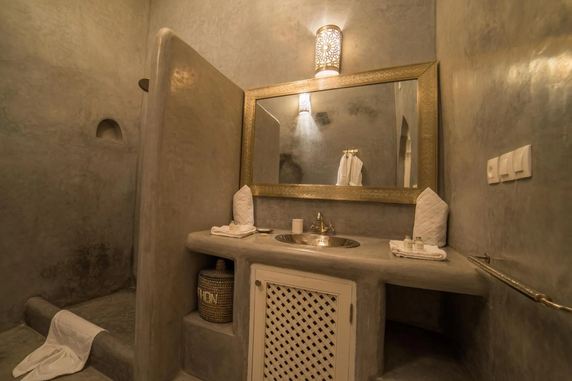 Shower in Riad Palais Blanc & Spa