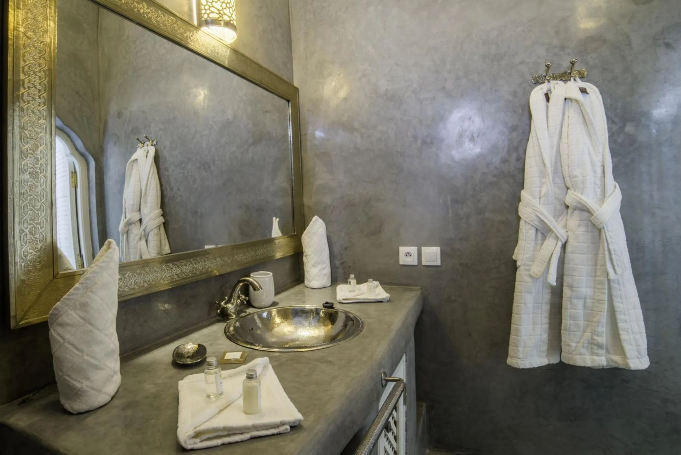 Shower in Riad Palais Blanc & Spa