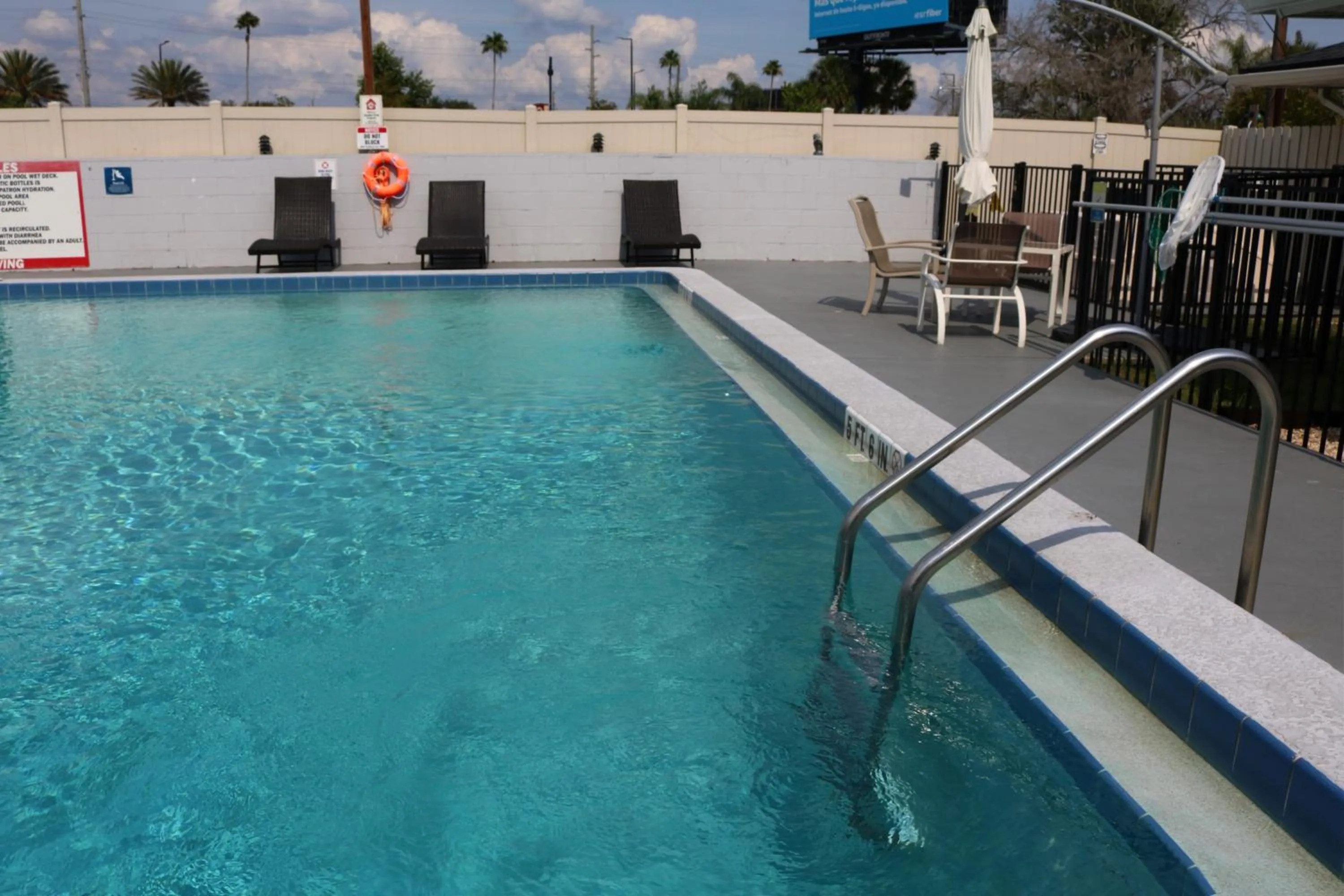 Swimming pool in Magic Key - Near Disney