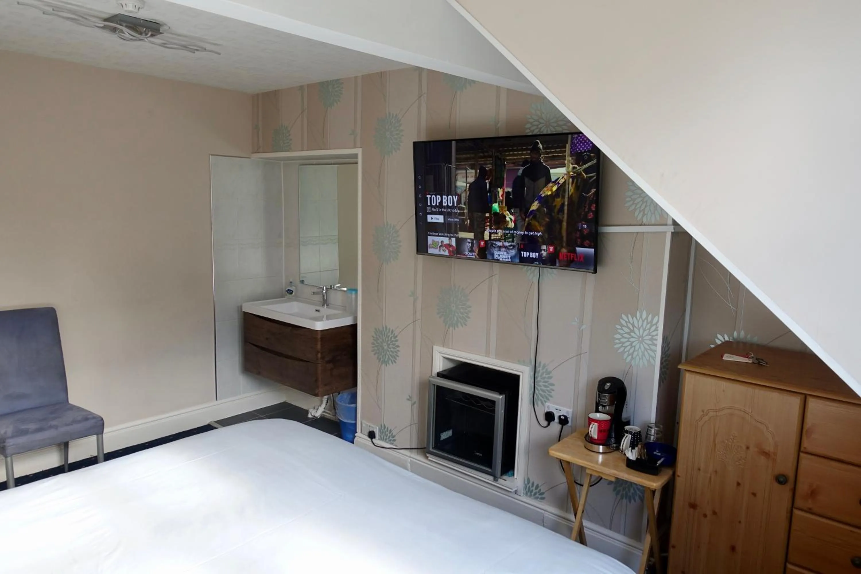 TV and multimedia, Bed in Abinger Guest House