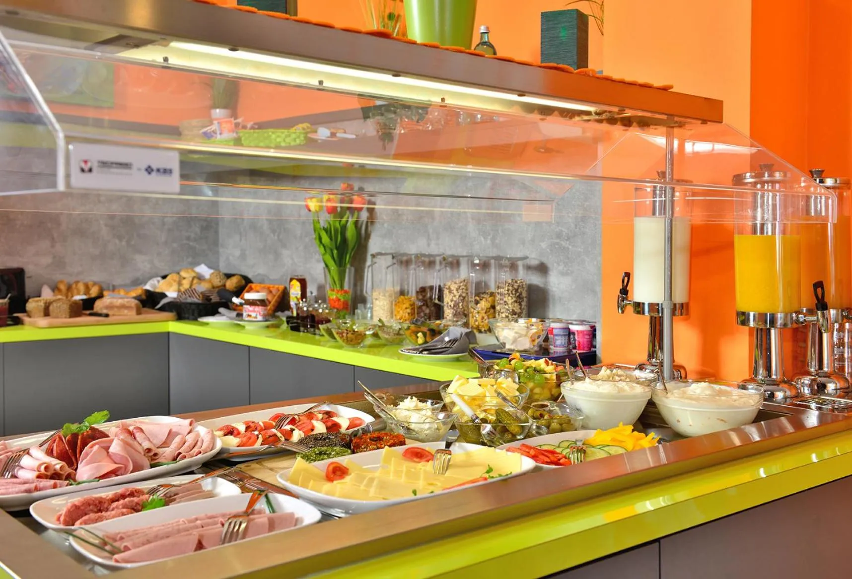 Buffet breakfast in SleepySleepy Hotel Gießen