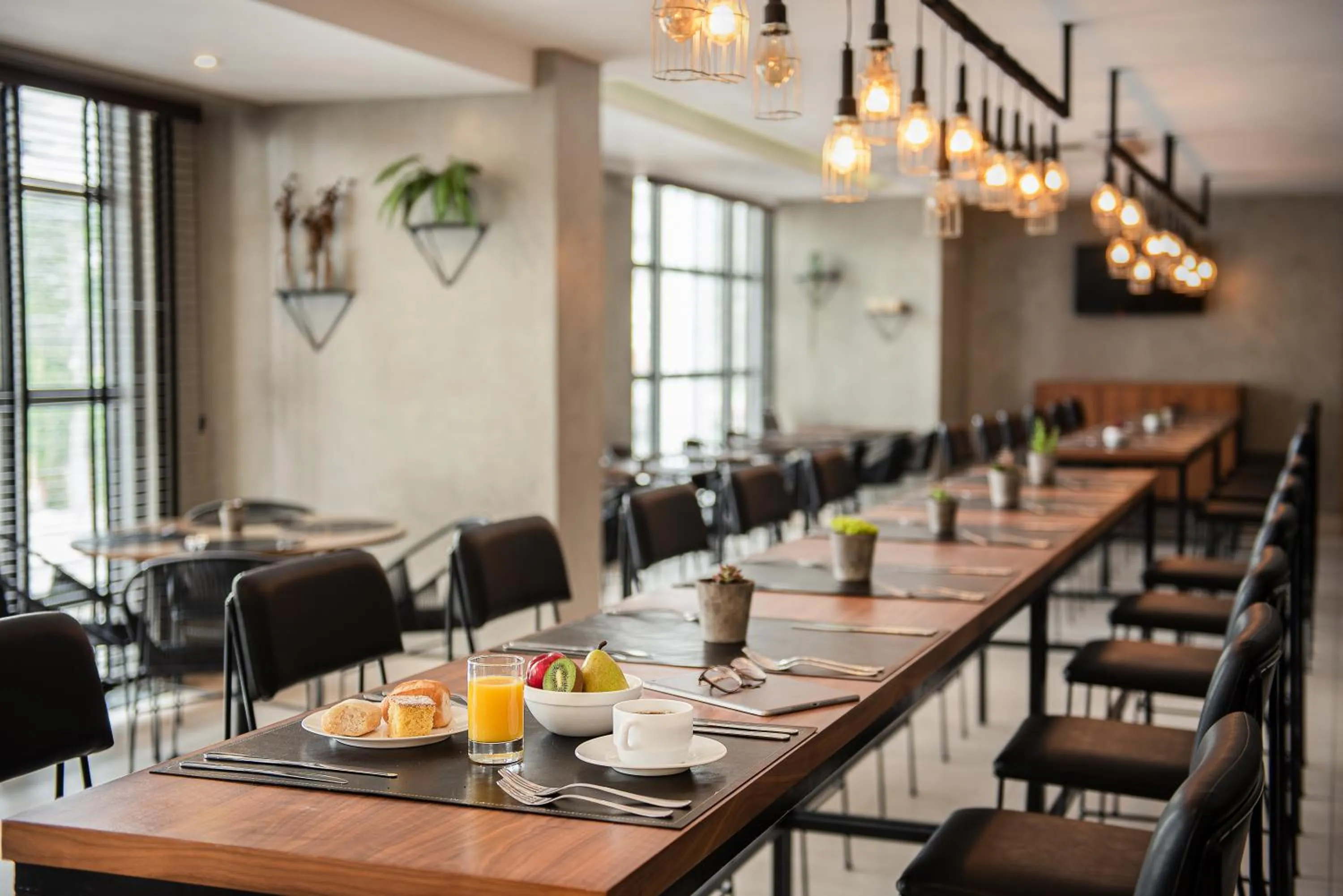 Restaurant/places to eat in Intercity Curitiba Centro Cívico