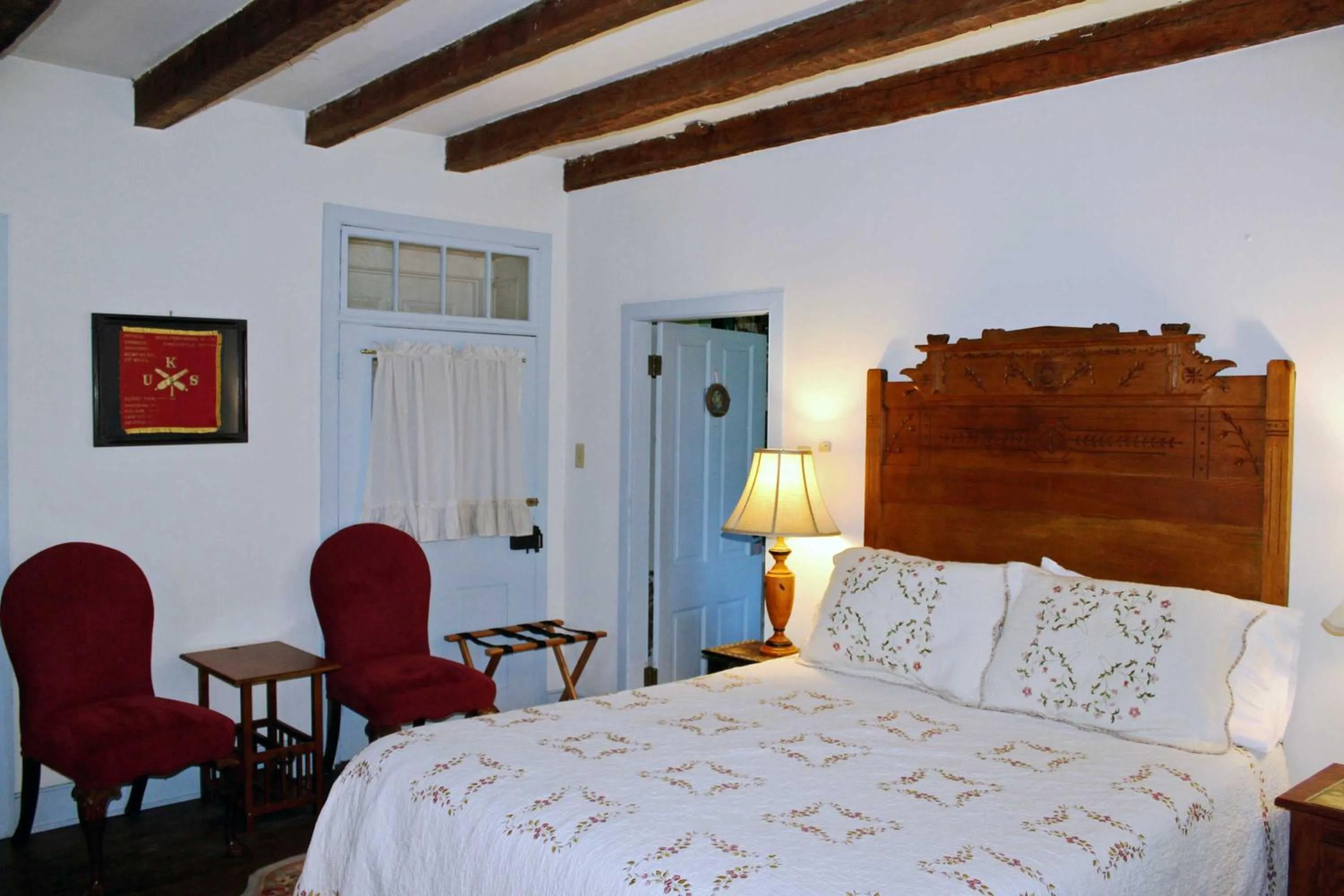 Photo of the whole room in Gettysburg Battlefield Bed & Breakfast Inn