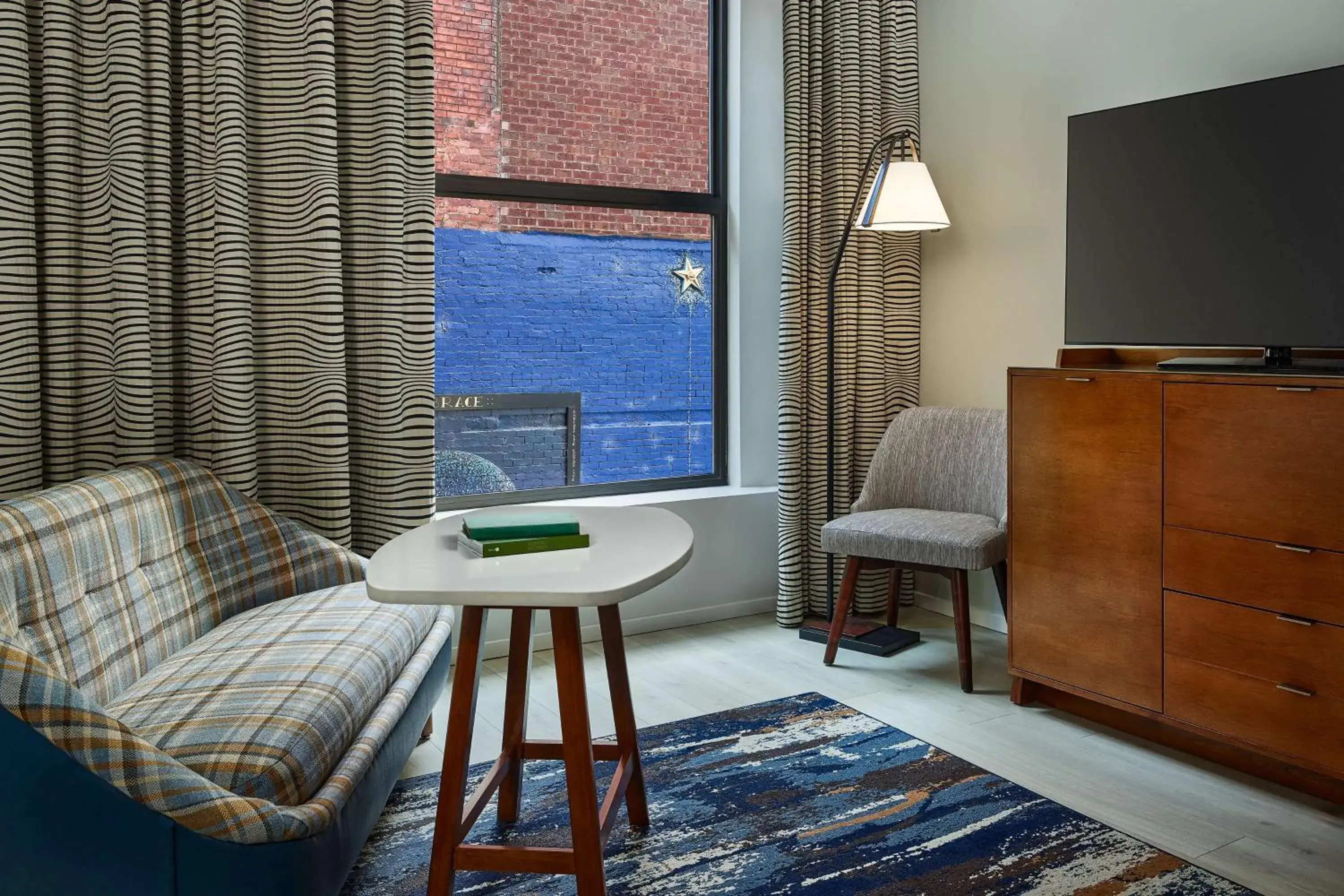 Living room in The Bankers Alley Hotel Nashville, Tapestry Collection by Hilton Living room in The Bankers Alley Hotel Nashville, Tapestry Collection by Hilton