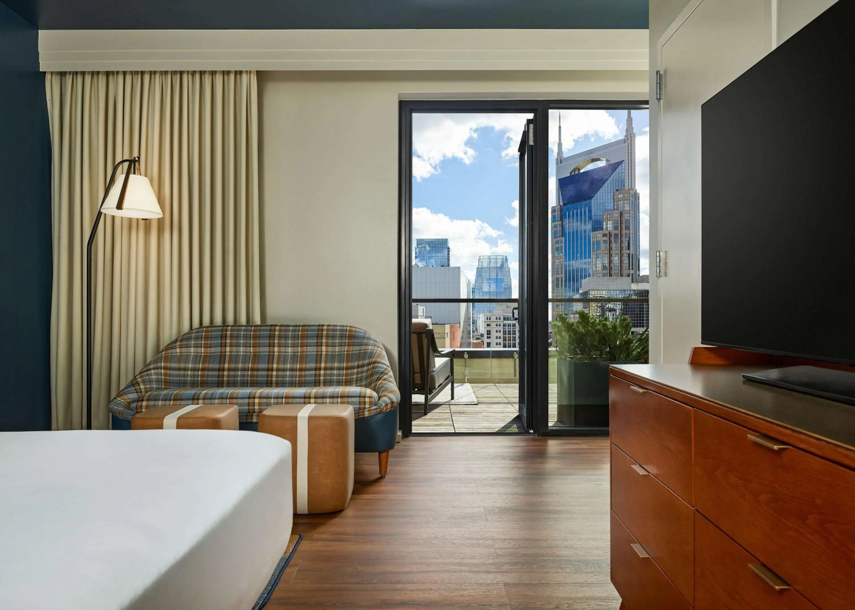 Living room, Bed in The Bankers Alley Hotel Nashville, Tapestry Collection by Hilton