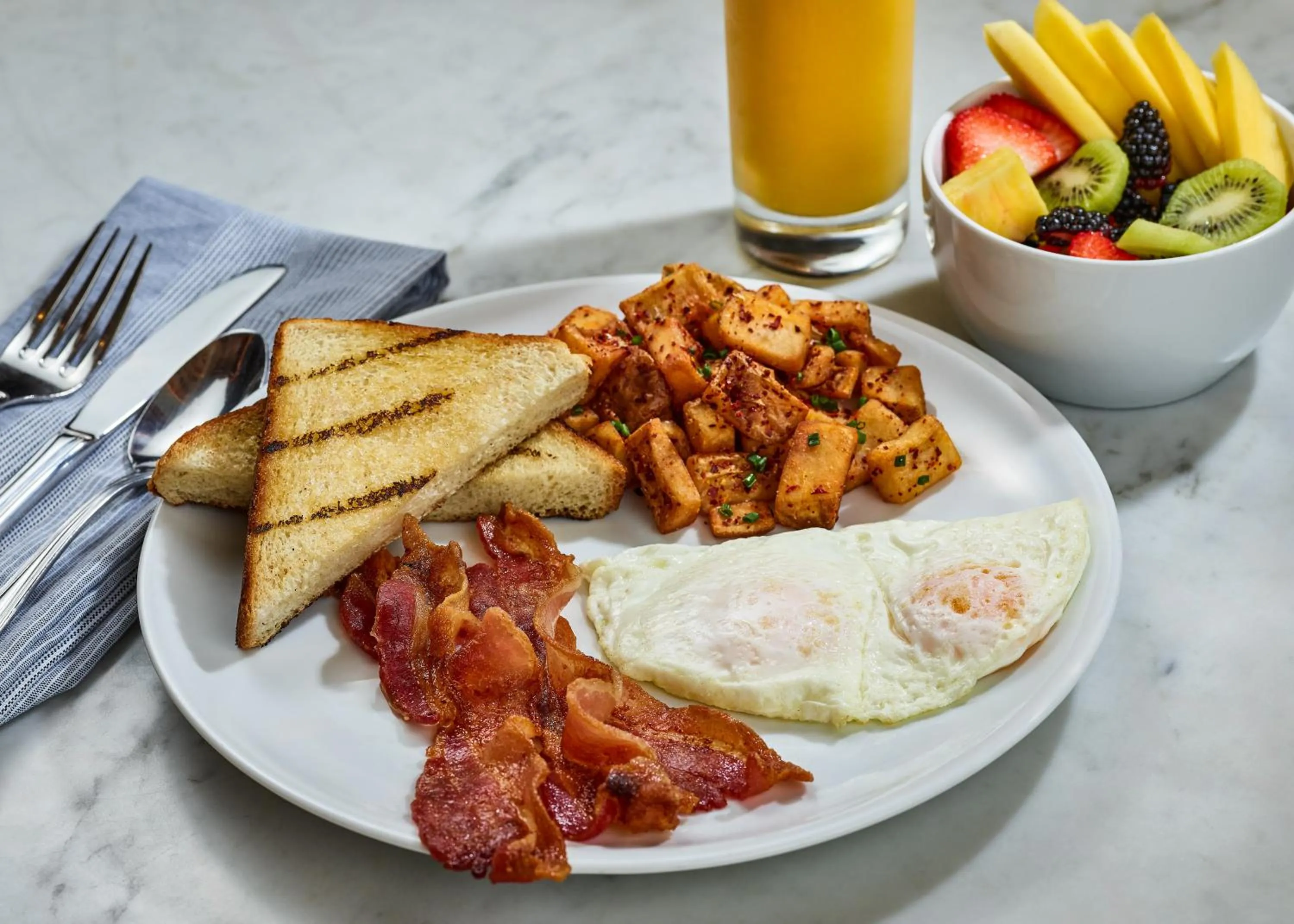 Food and drinks in The Bankers Alley Hotel Nashville, Tapestry Collection by Hilton