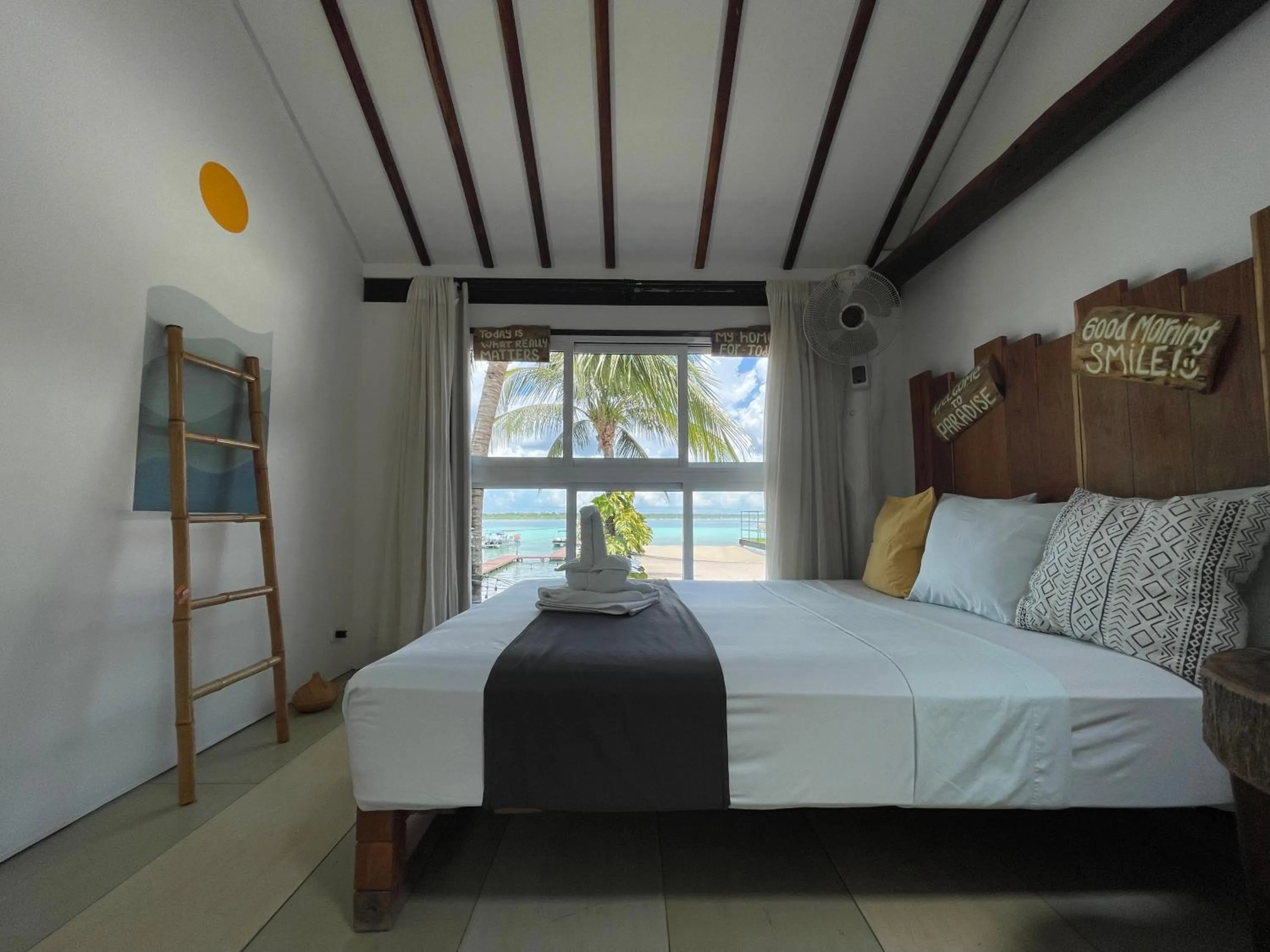 Bed in The Yak Lake House - Hostal Bacalar