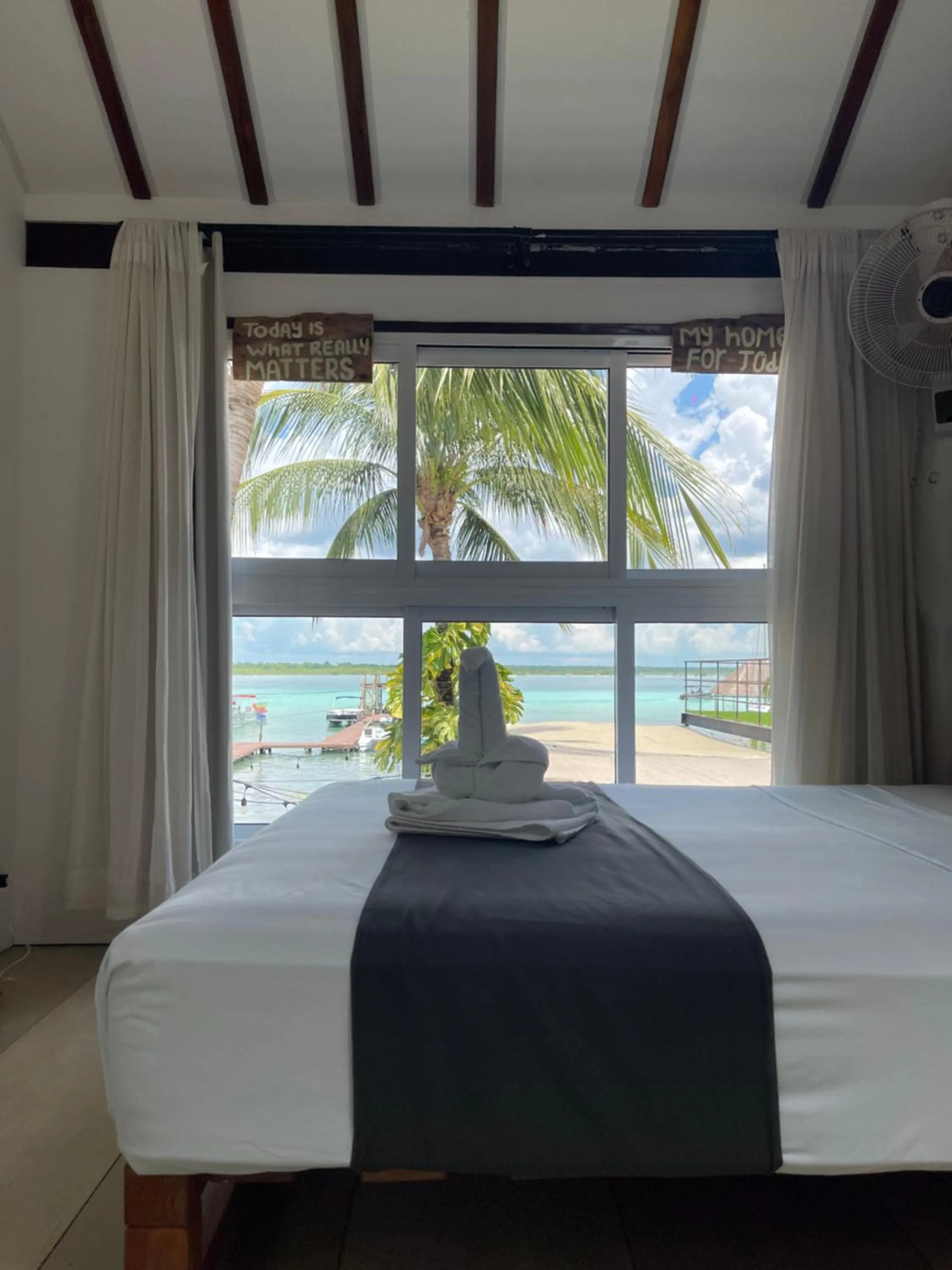 Bed in The Yak Lake House - Hostal Bacalar