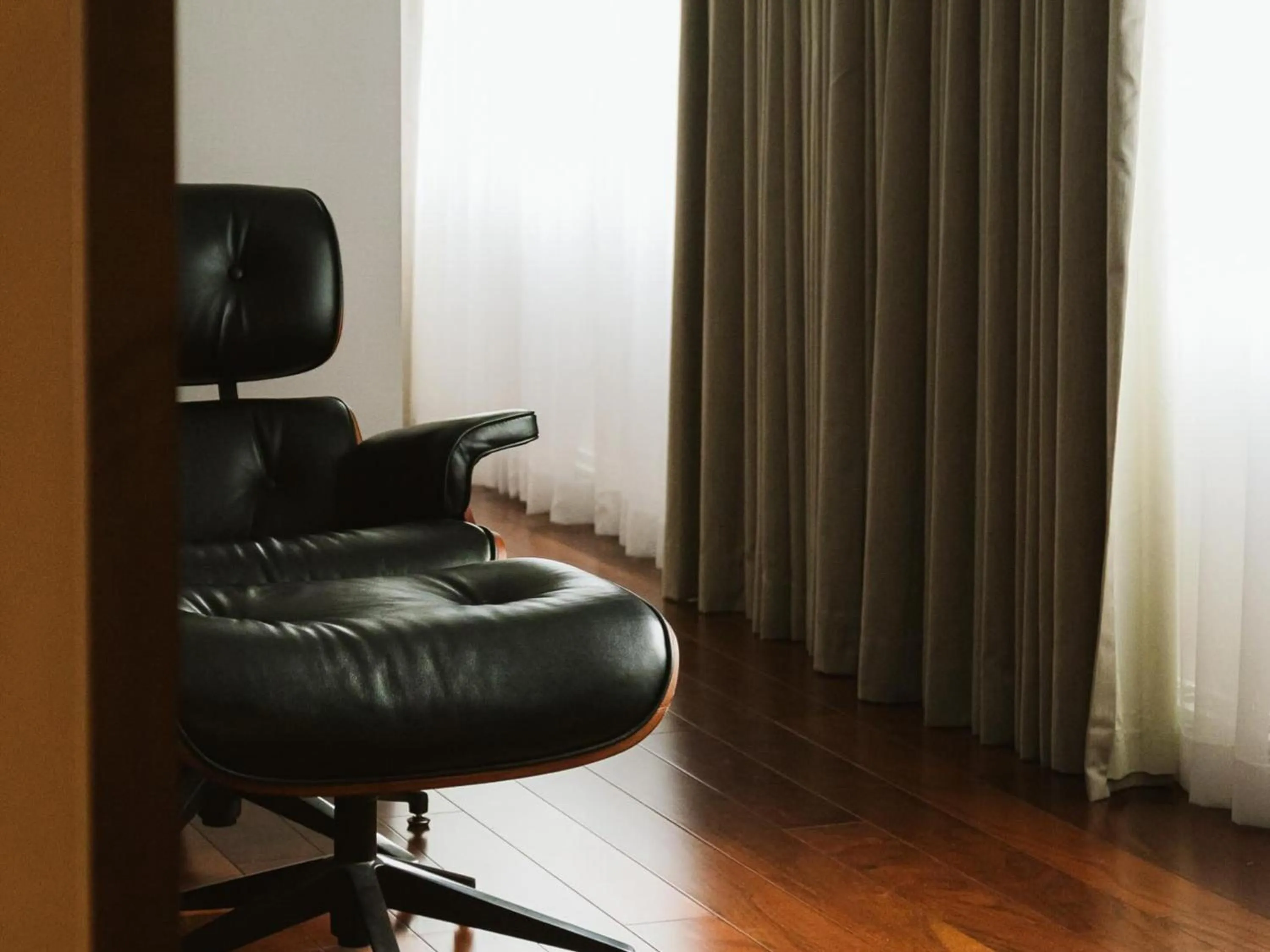 Seating area in OTL Gouverneur Sherbrooke