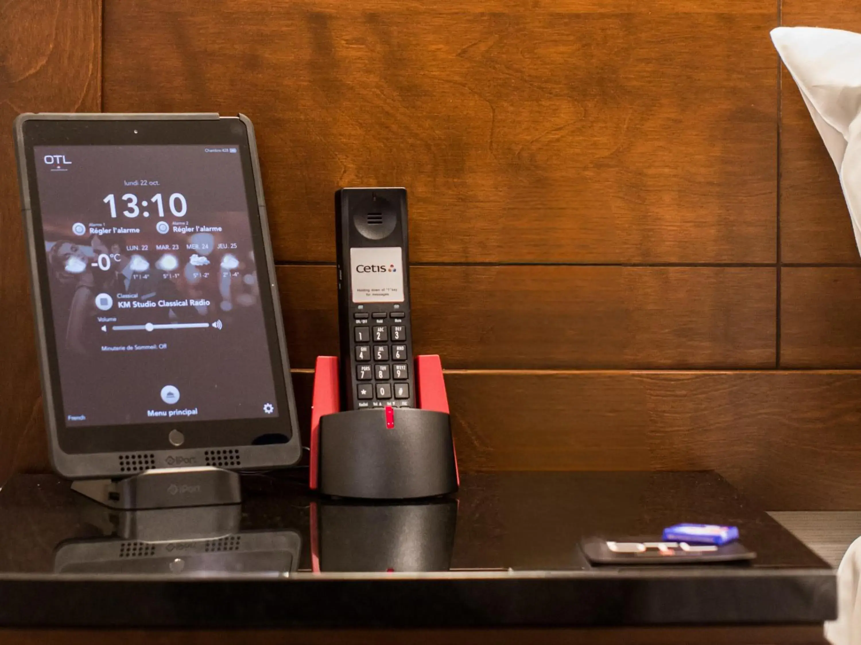Bedroom in OTL Gouverneur Sherbrooke Bedroom in OTL Gouverneur Sherbrooke
