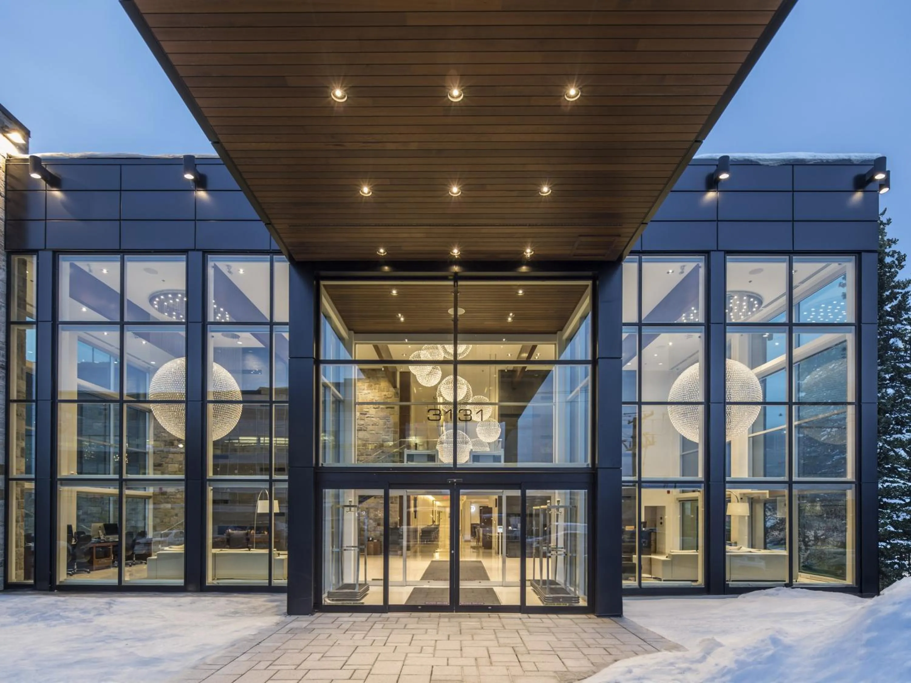 Facade/entrance in OTL Gouverneur Sherbrooke