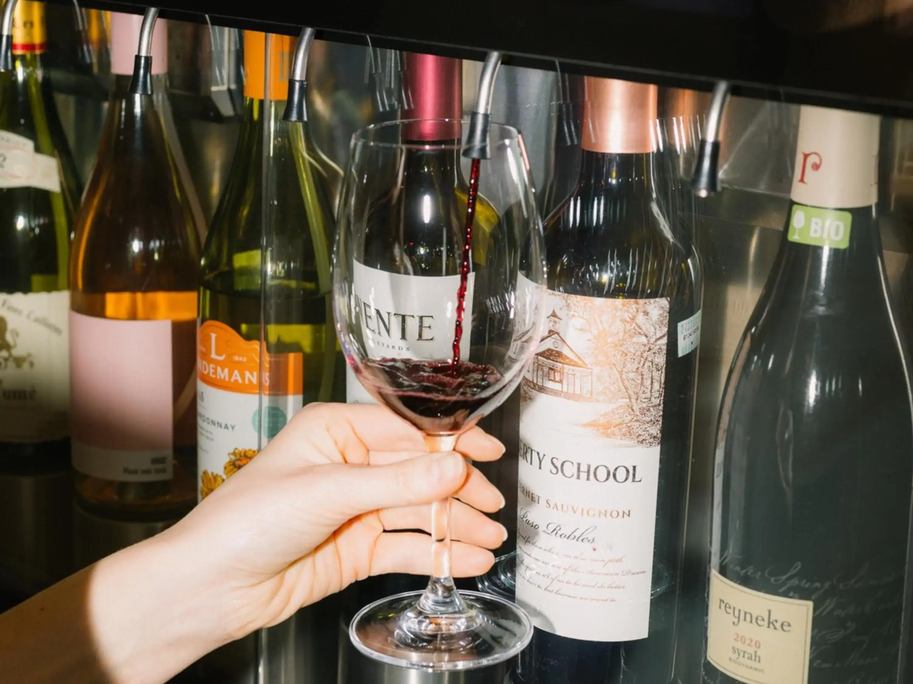 Lounge or bar in OTL Gouverneur Sherbrooke Lounge or bar in OTL Gouverneur Sherbrooke