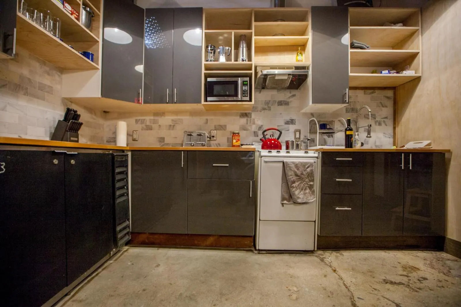 Kitchen or kitchenette in PodShare East Hollywood