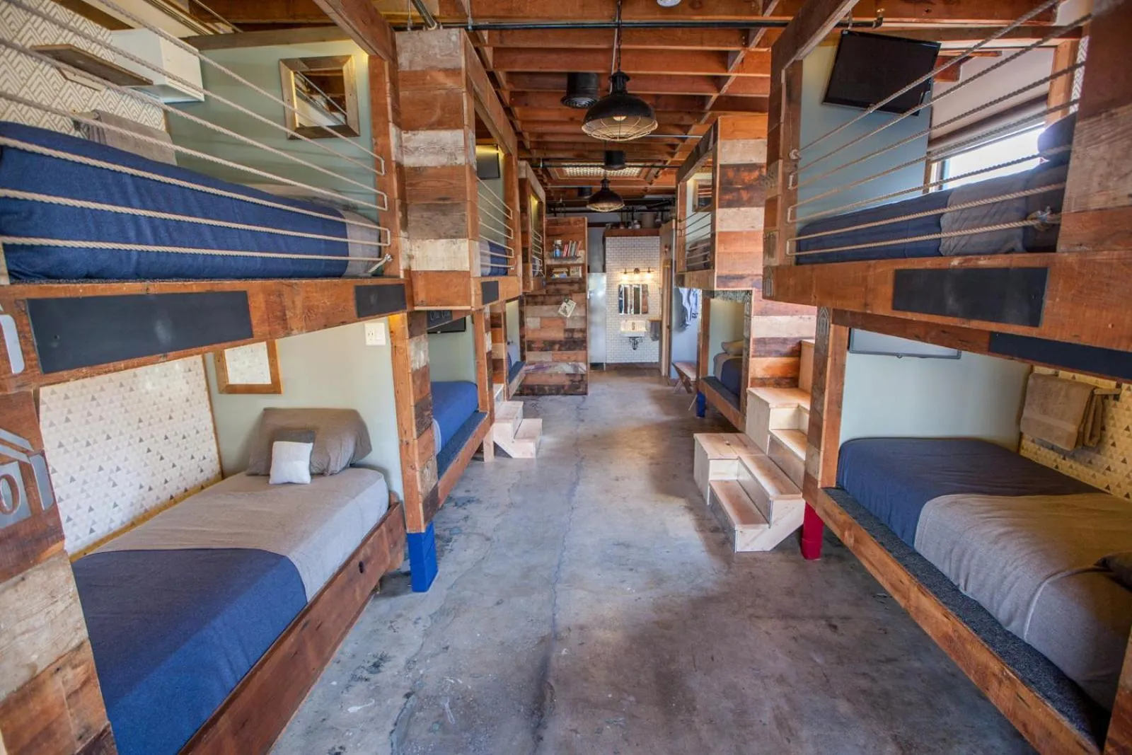 Photo of the whole room in PodShare East Hollywood