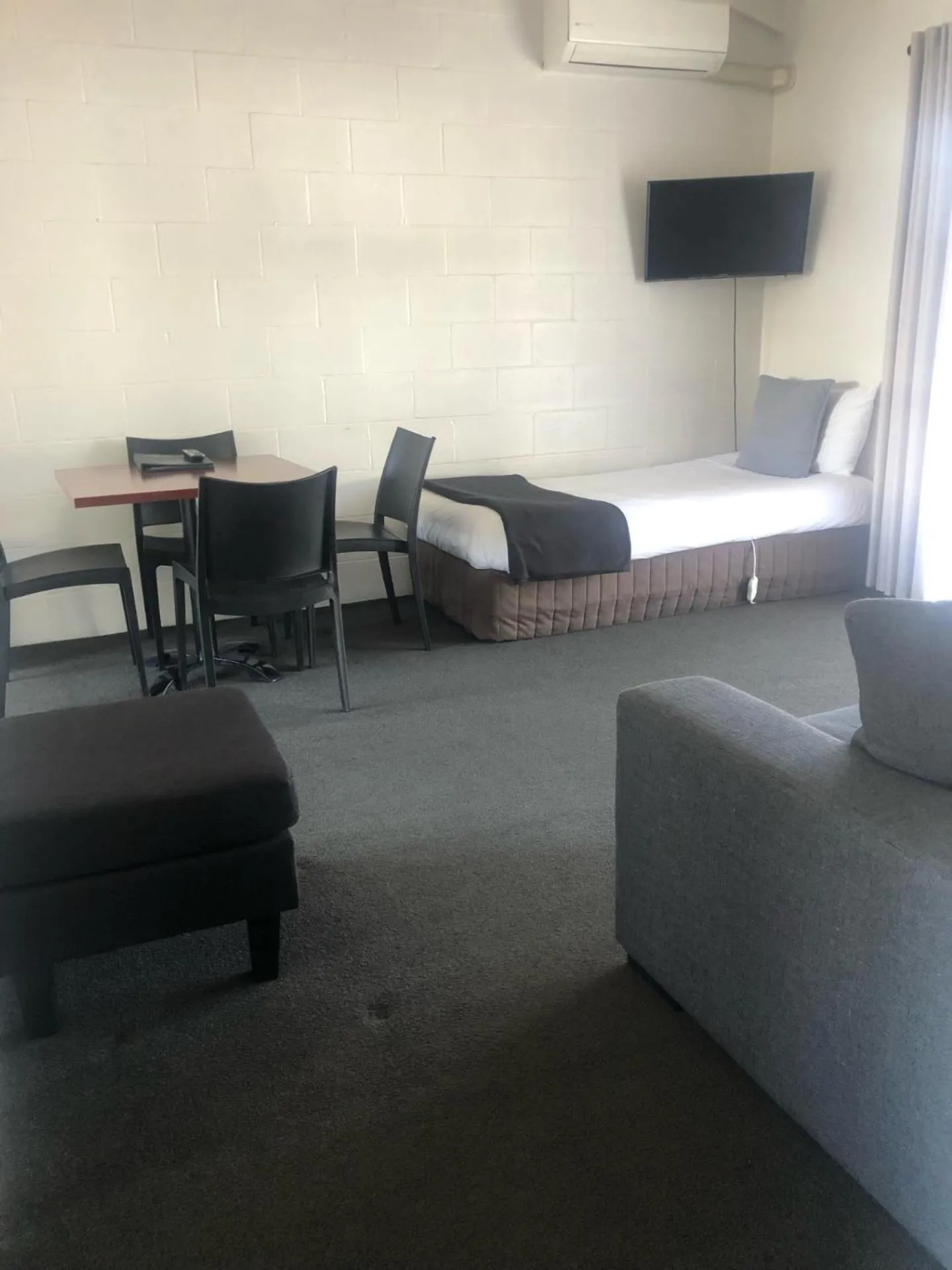 Bed in Rosetown Motel