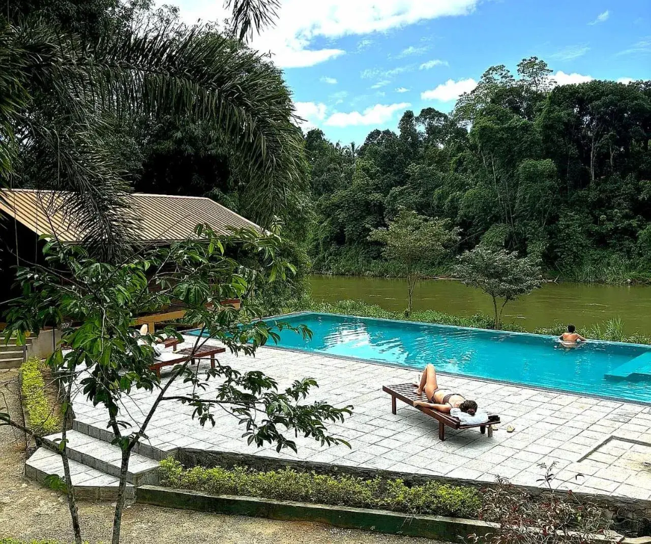 Swimming pool in Kandy Cabana Swimming pool in Kandy Cabana