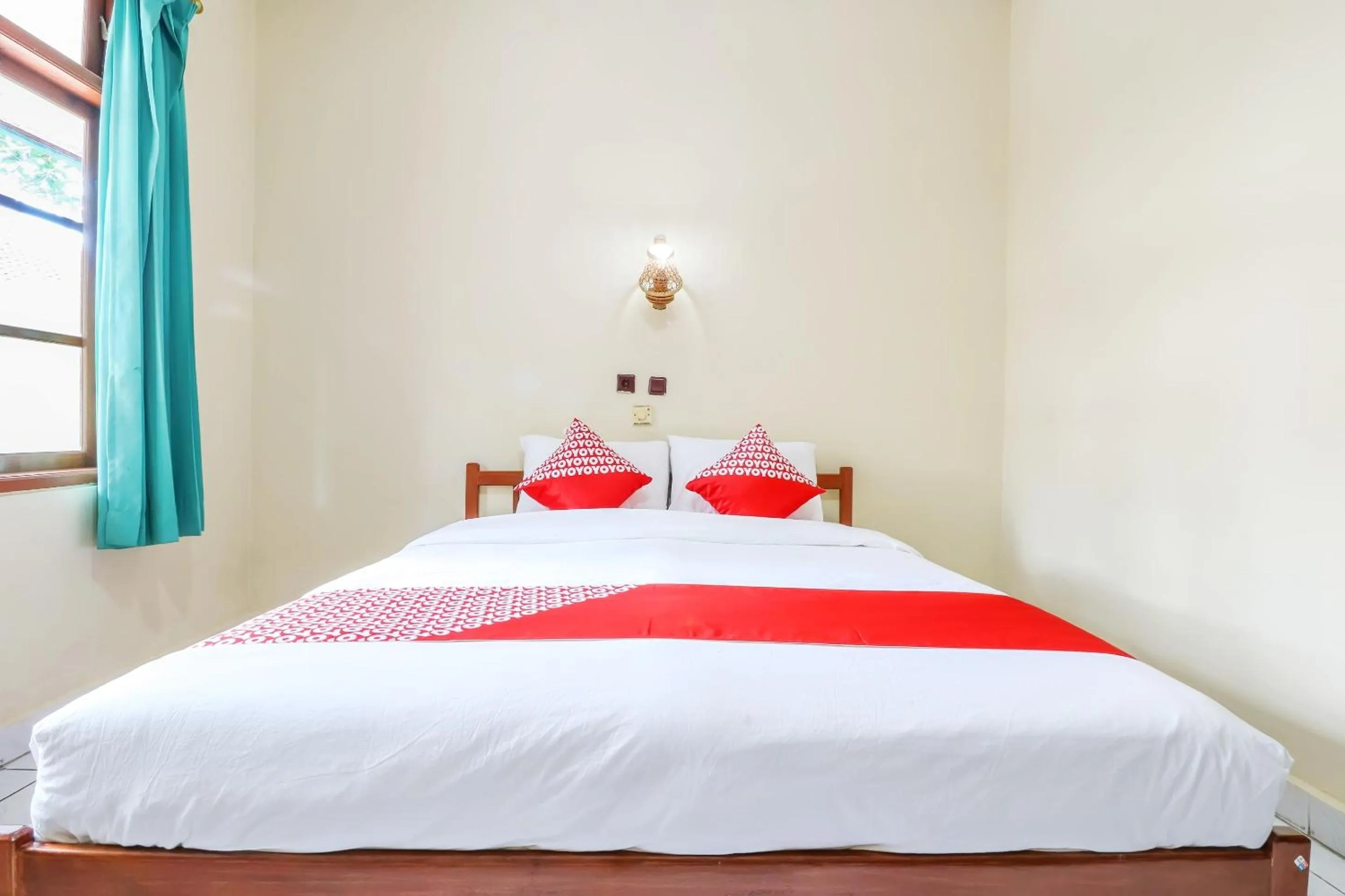 Bedroom in Super OYO 1654 Maha Bharata Kuta Inn