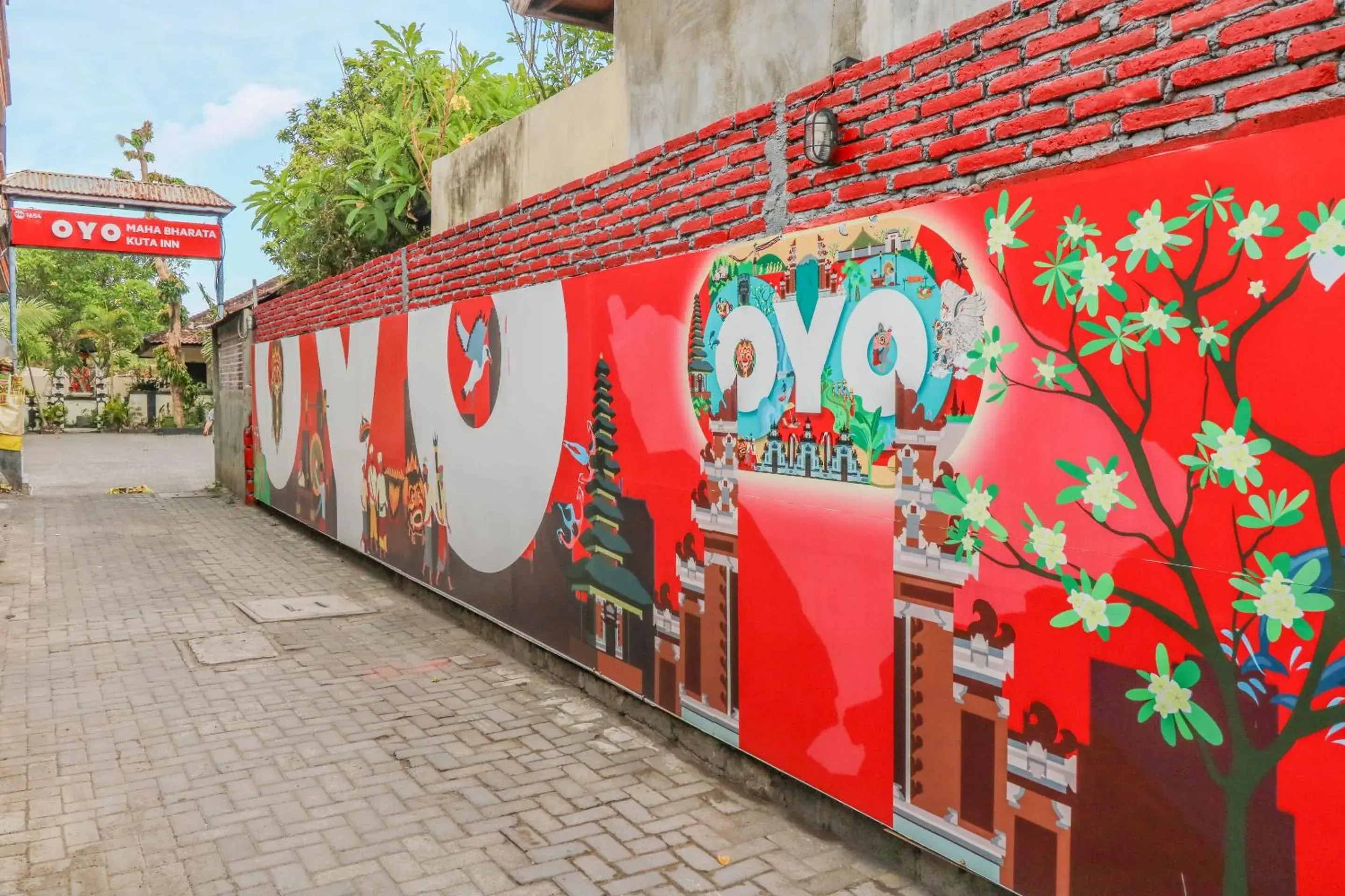 Facade/entrance in Super OYO 1654 Maha Bharata Kuta Inn Facade/entrance in Super OYO 1654 Maha Bharata Kuta Inn