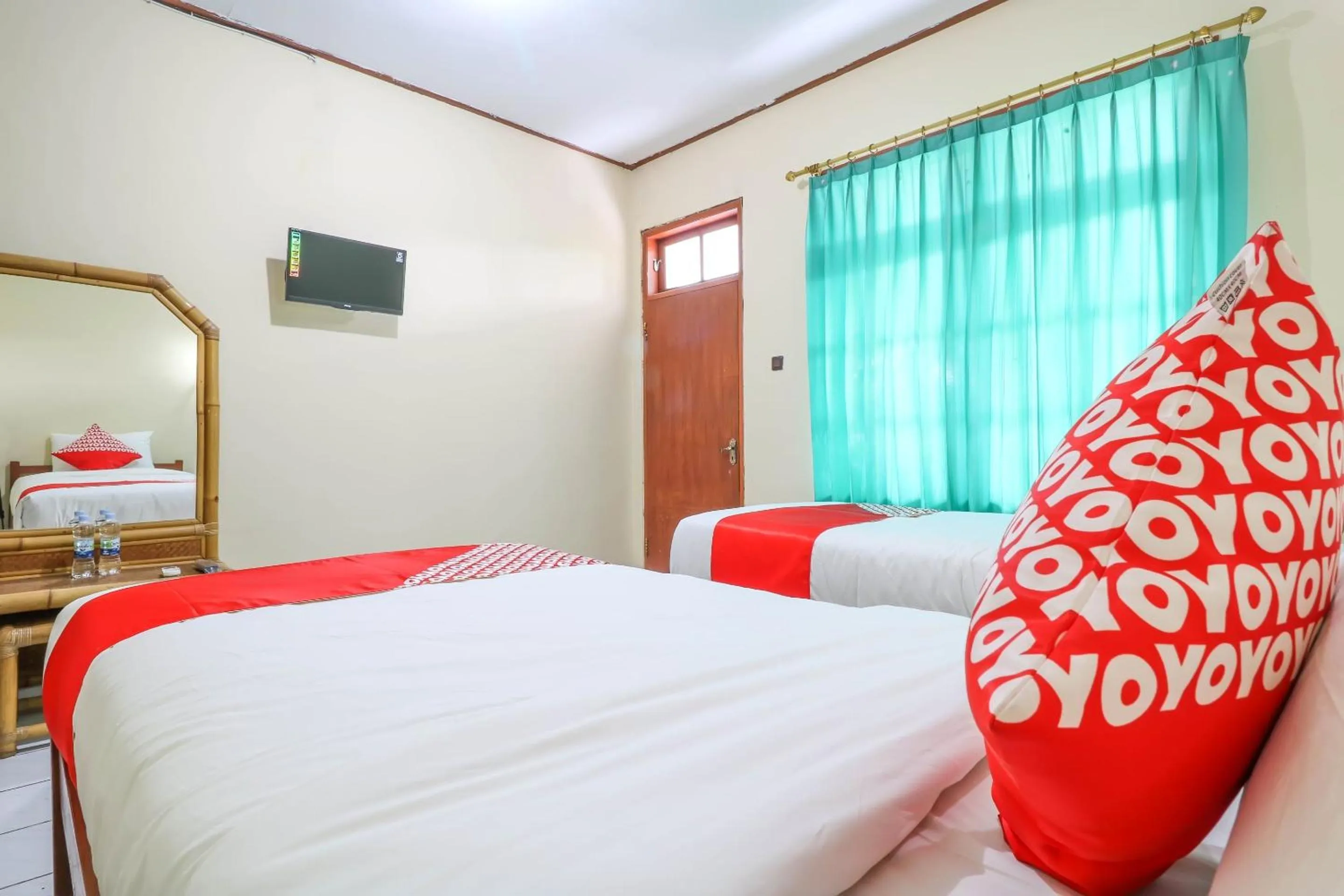 Bedroom in Super OYO 1654 Maha Bharata Kuta Inn