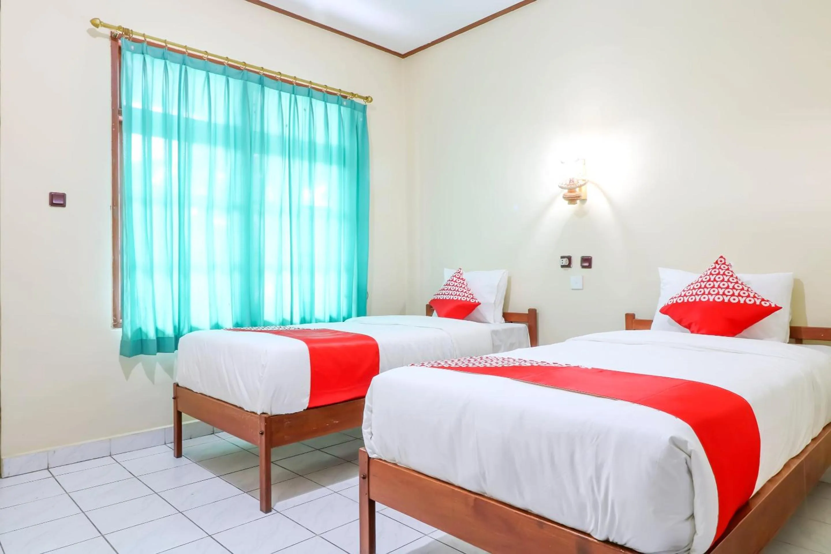 Bedroom in Super OYO 1654 Maha Bharata Kuta Inn