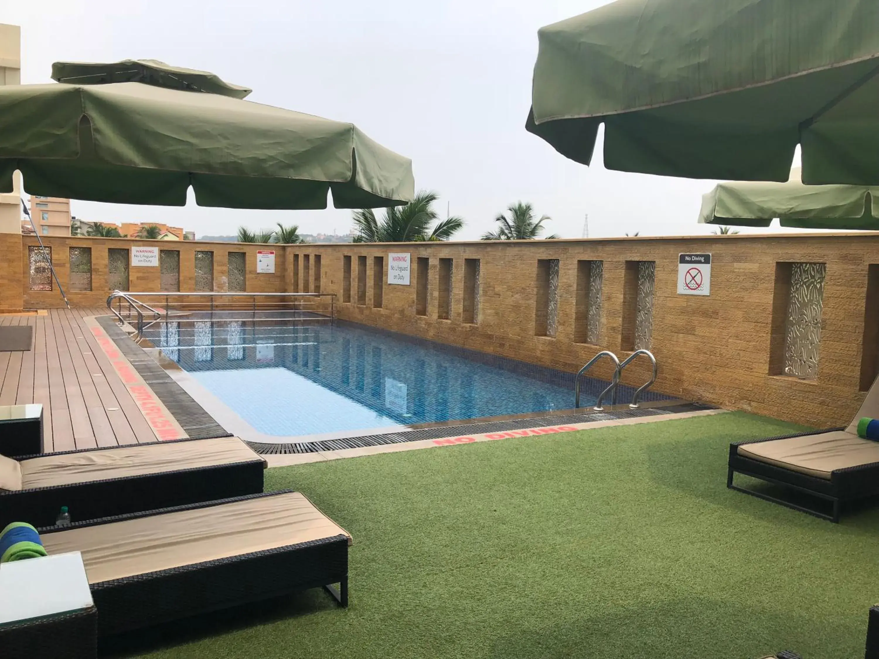 Swimming pool in Fortune Miramar, Goa - Member ITC Hotels' Group Swimming pool in Fortune Miramar, Goa - Member ITC Hotels' Group