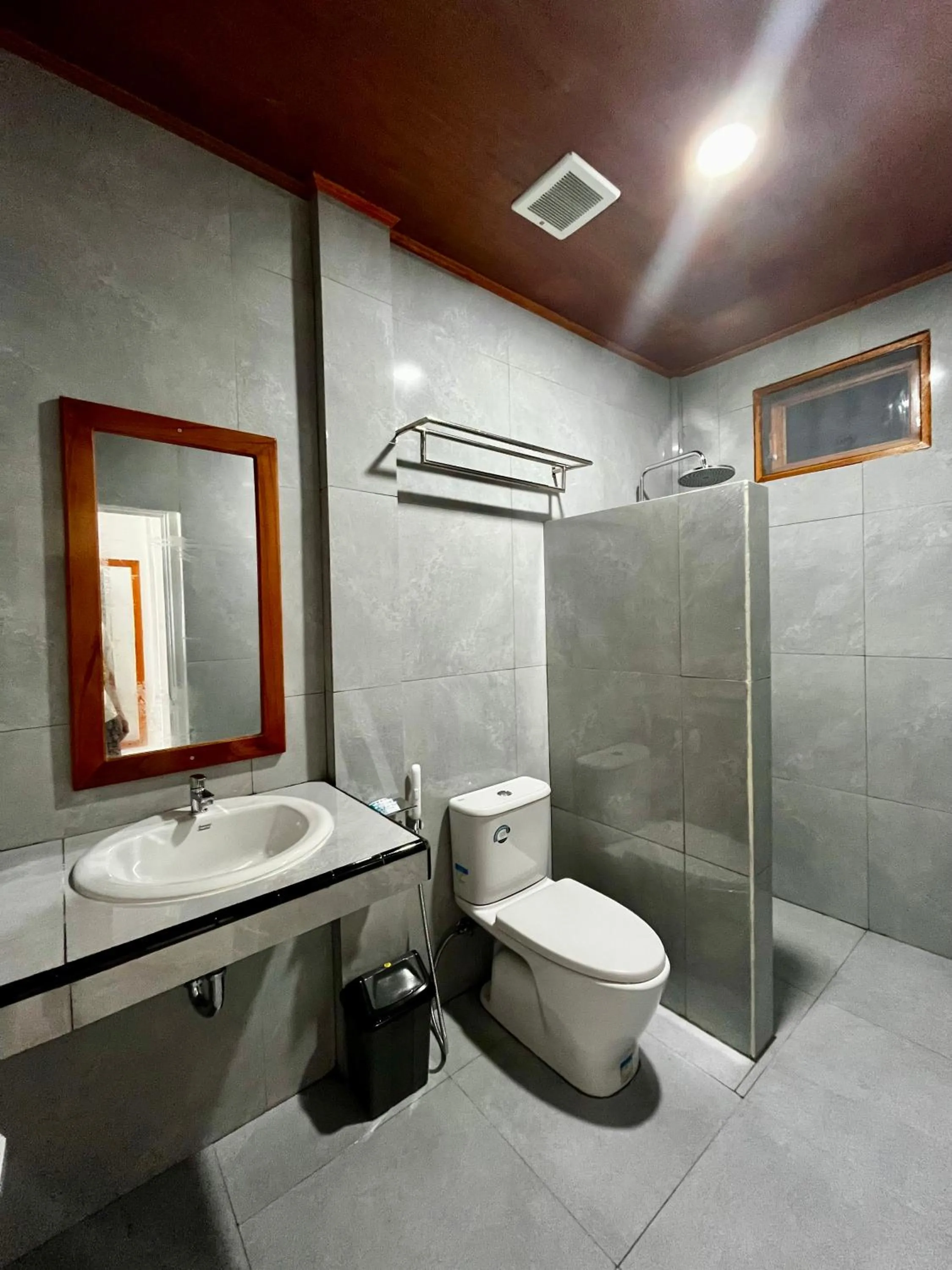 Shower in Gokhon Guest House