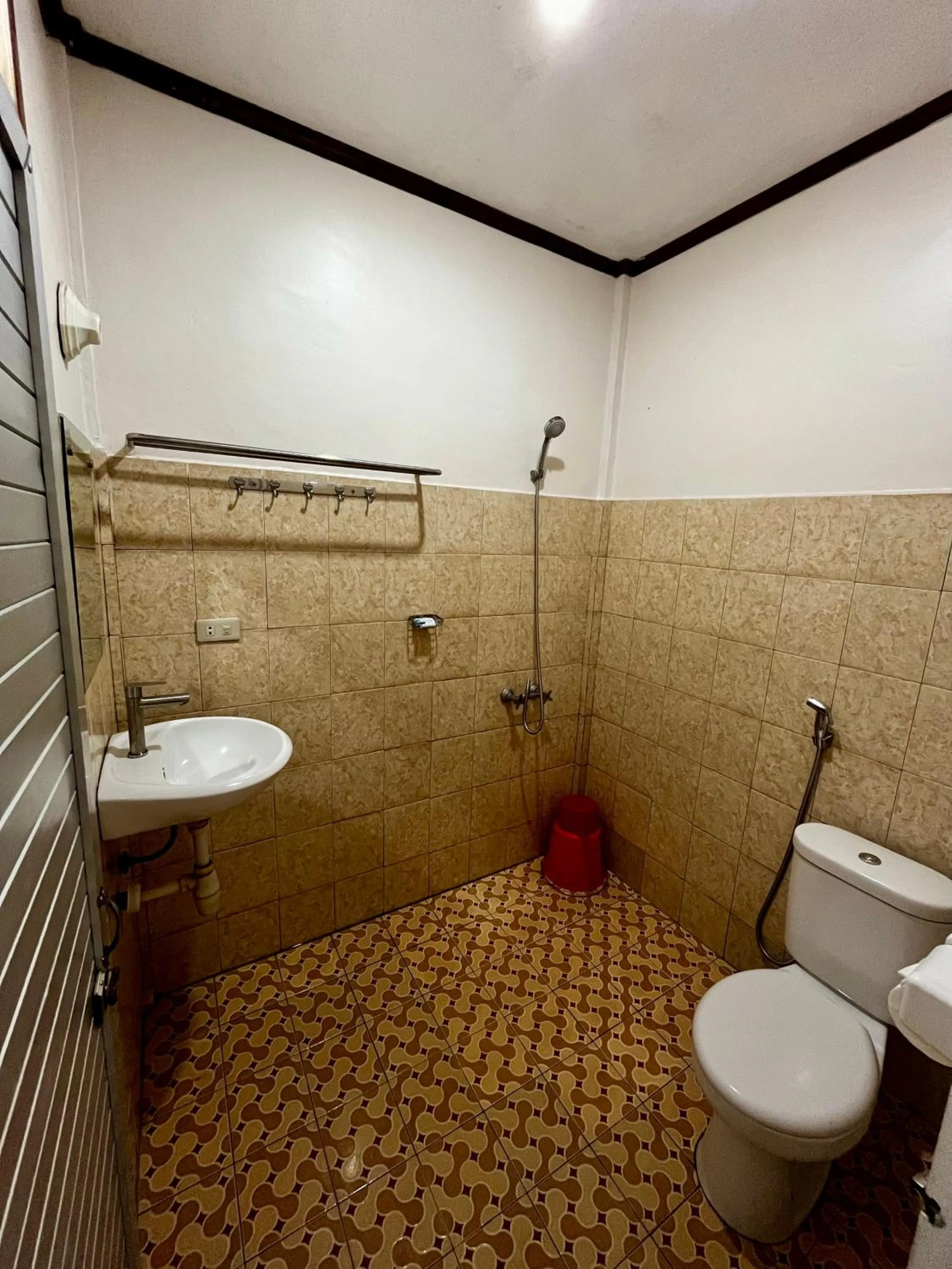 Shower in Gokhon Guest House