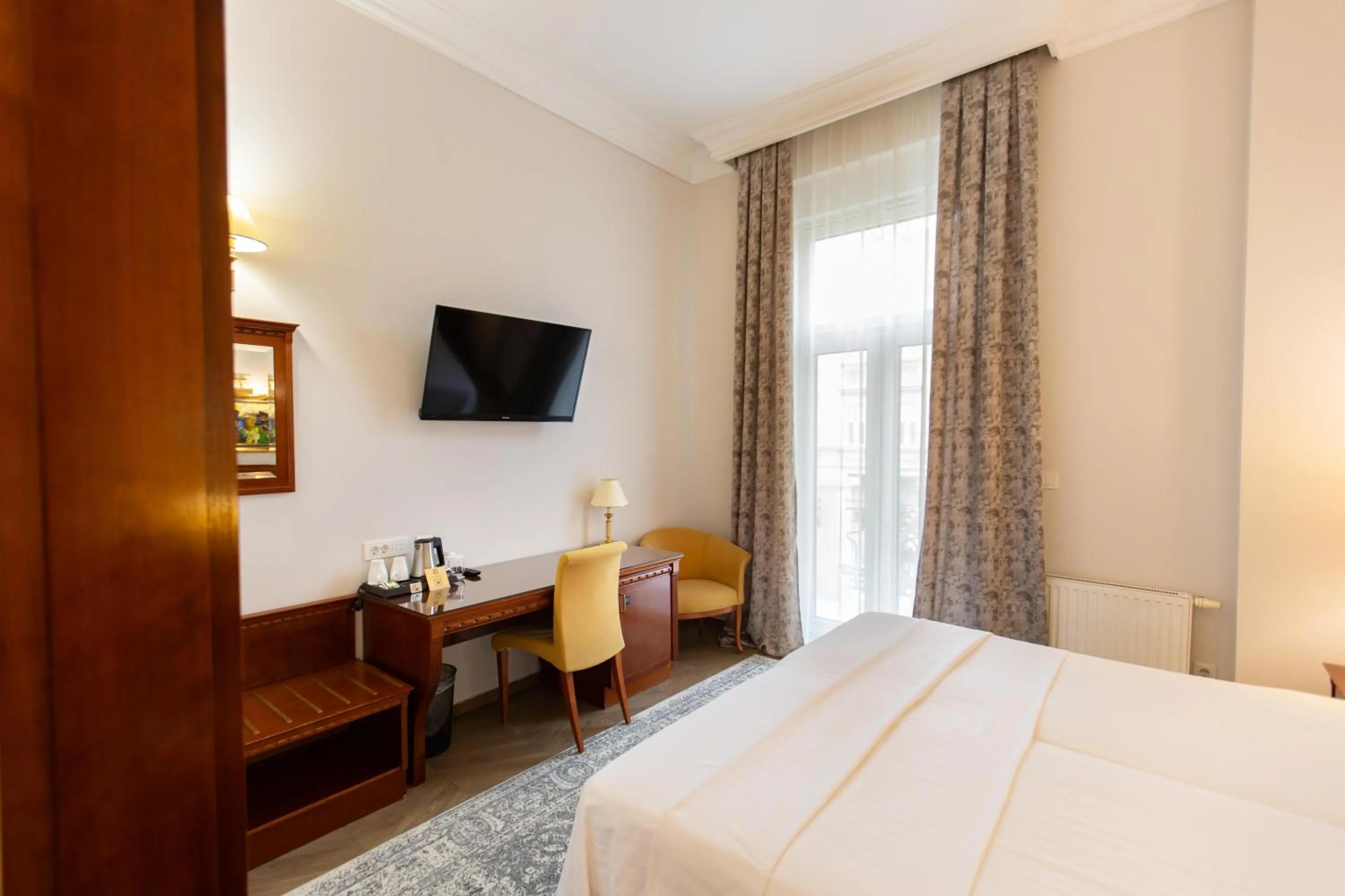 City view, Bed in Hotel Waldinger