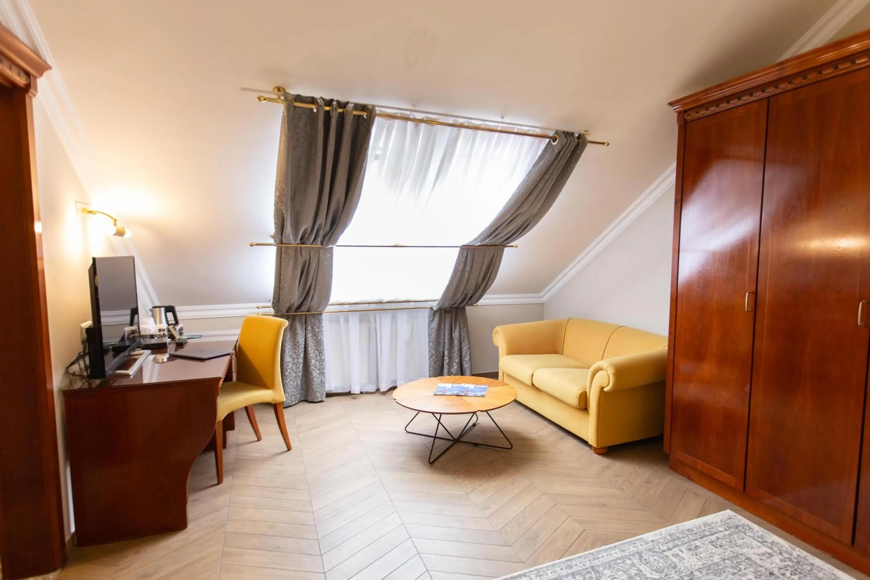 Living room, Bed in Hotel Waldinger