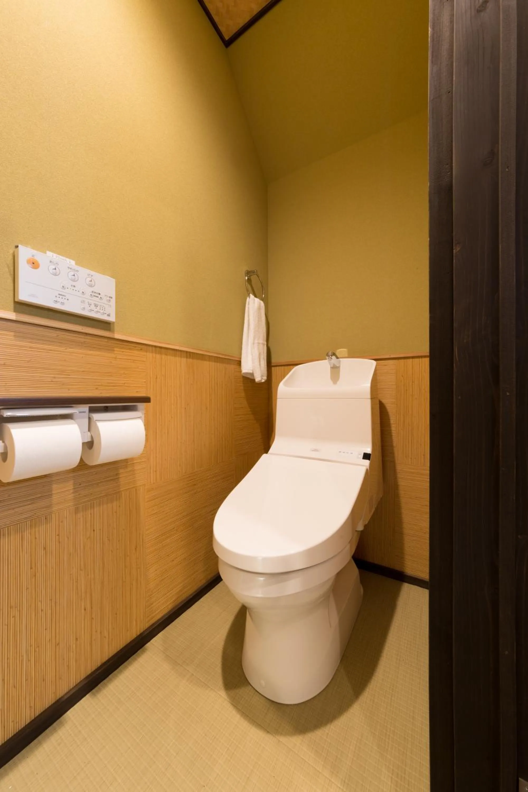 Toilet in Kyotoya Tsuki no Yu Bettei