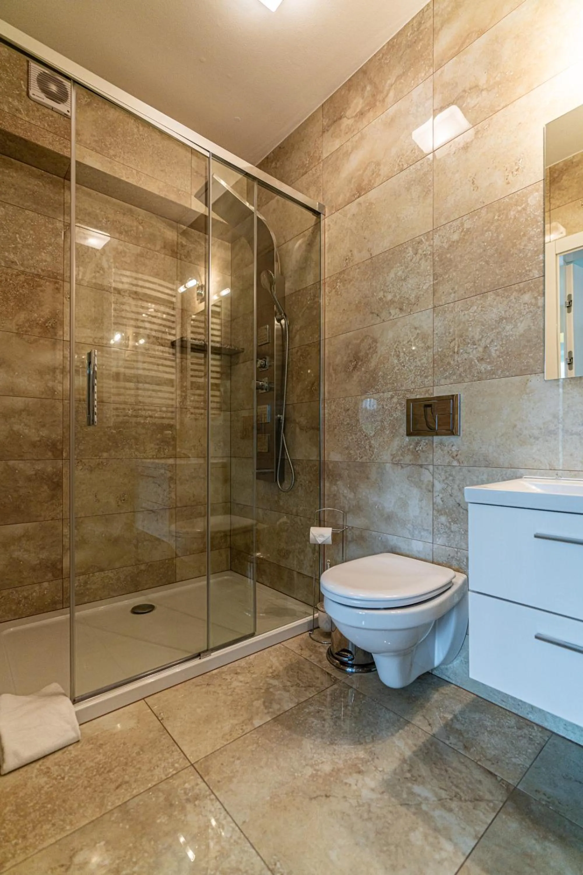 Shower in ApartHotel Tatry de Luxe FizjoMedical & Spa