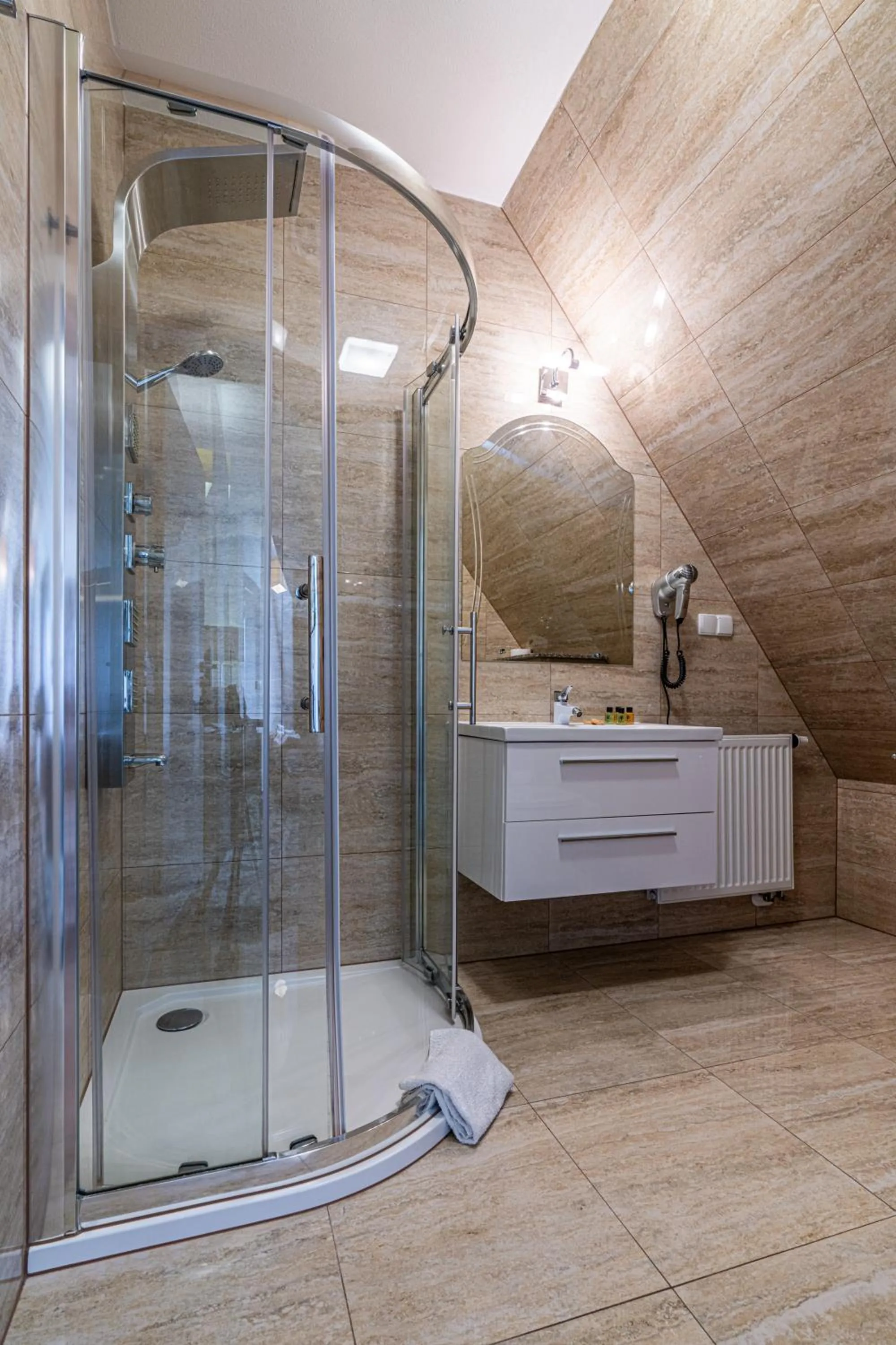 Shower in ApartHotel Tatry de Luxe FizjoMedical & Spa