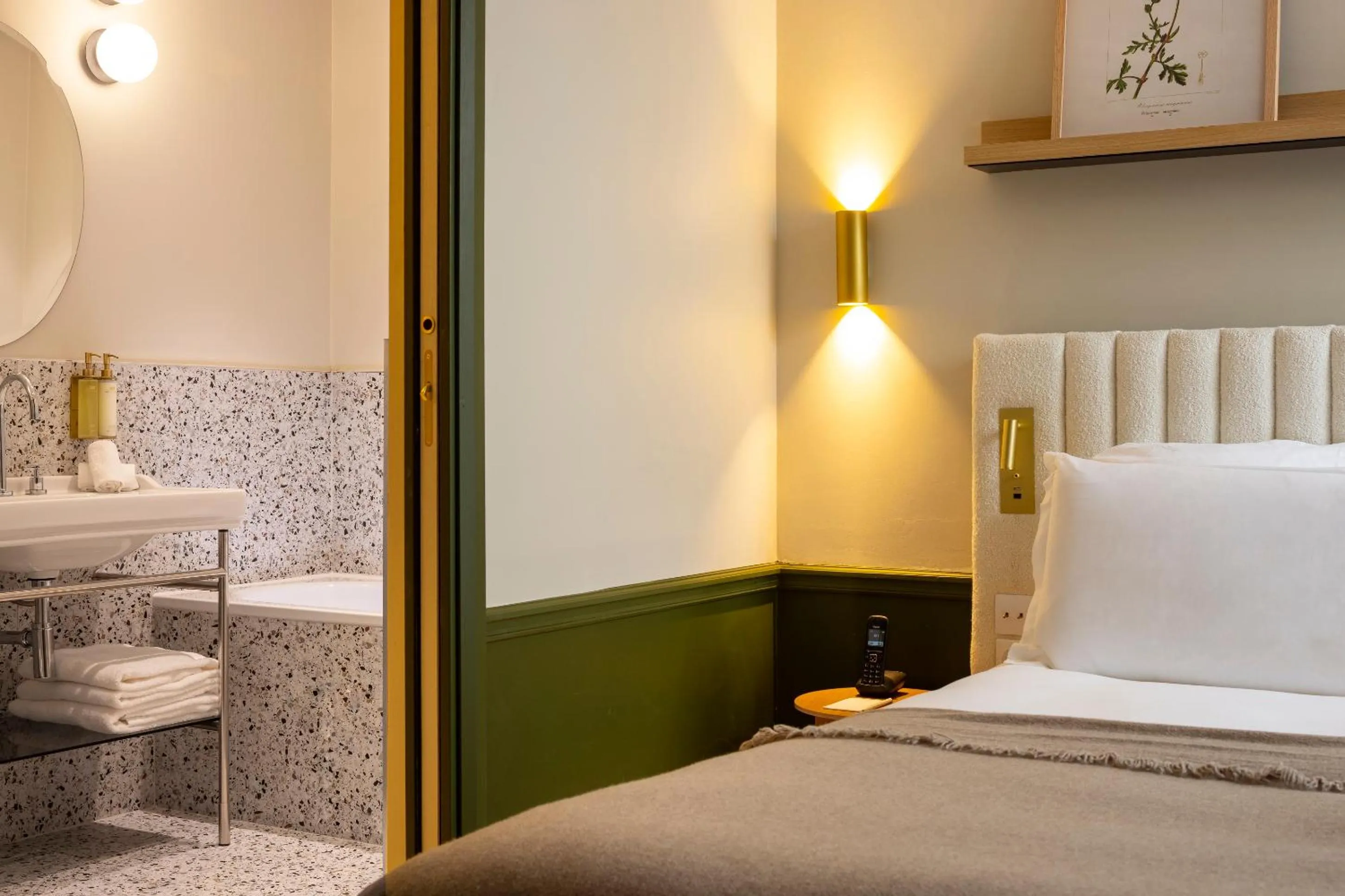 Bathroom, Bed in Briqueterie Champagne, A Beauvallon Hotel & Spa