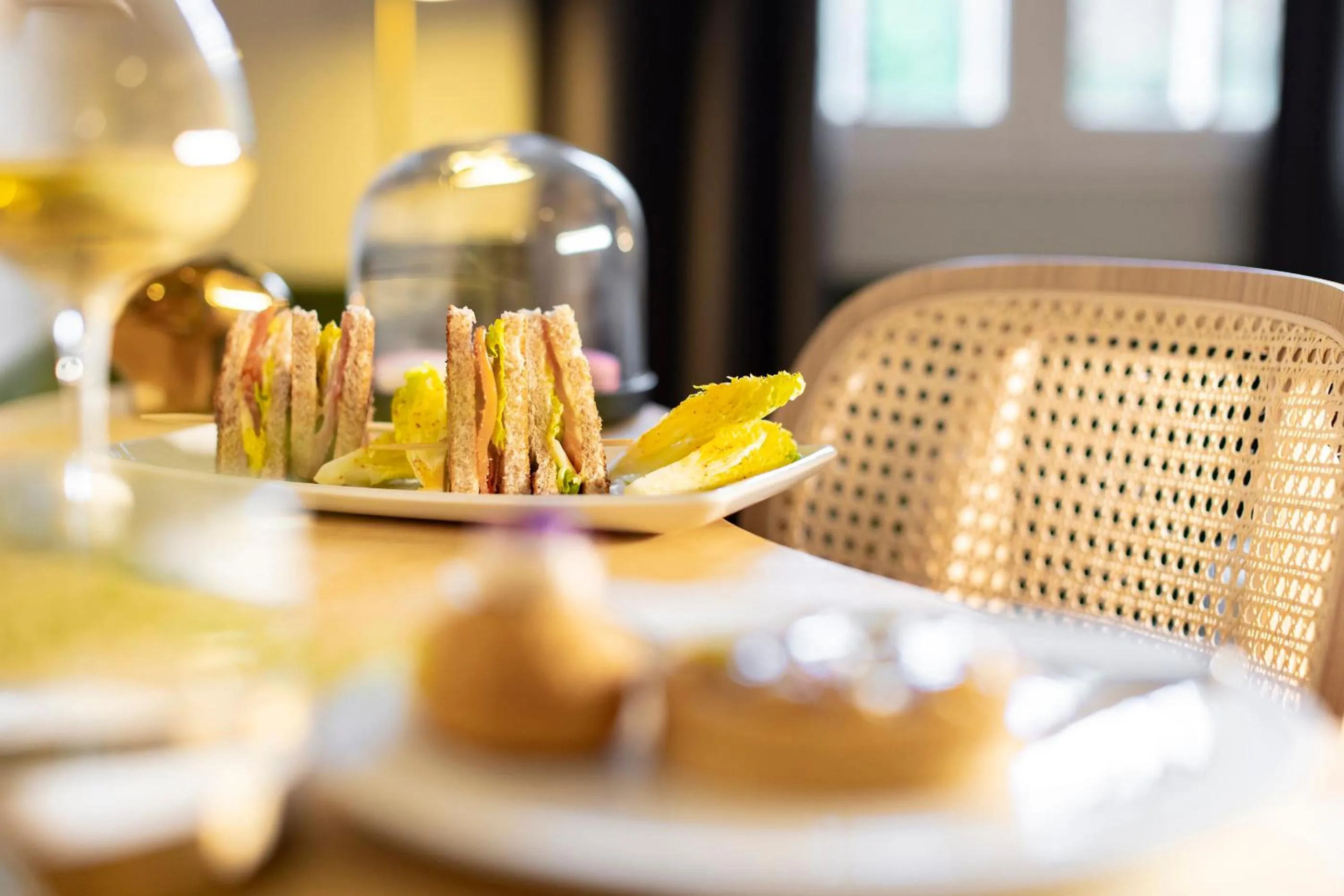 Food and drinks in Briqueterie Champagne, A Beauvallon Hotel & Spa