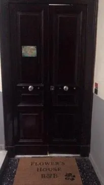 Facade/entrance in B&B Flower's House