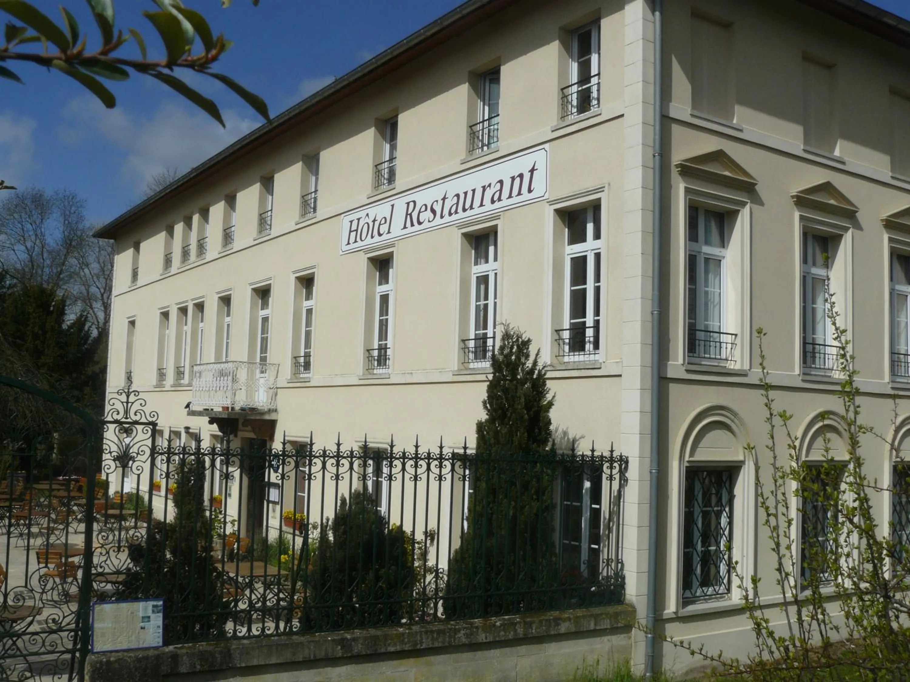 Facade/entrance in Le Clos De Mutigny