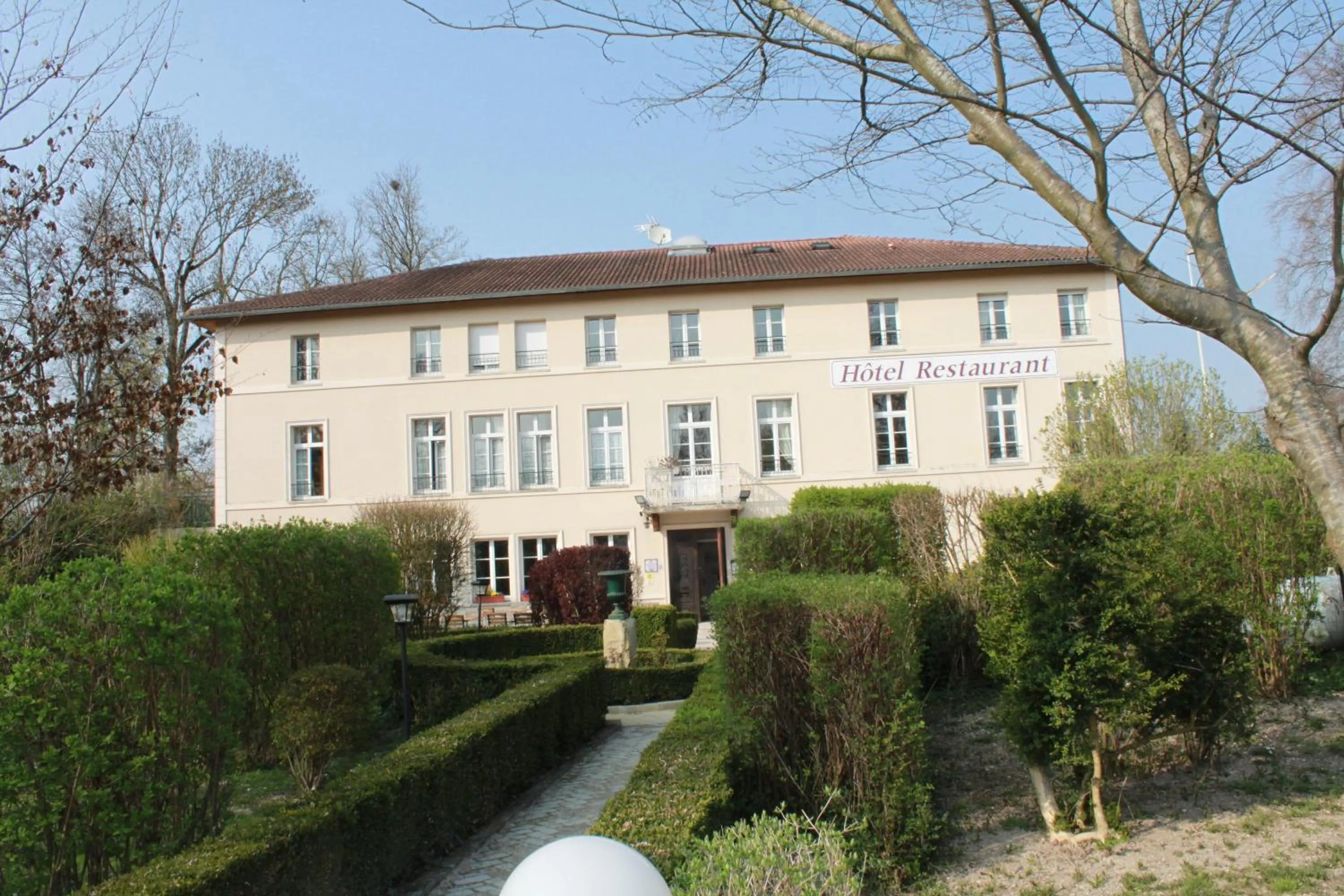 Facade/entrance in Le Clos De Mutigny