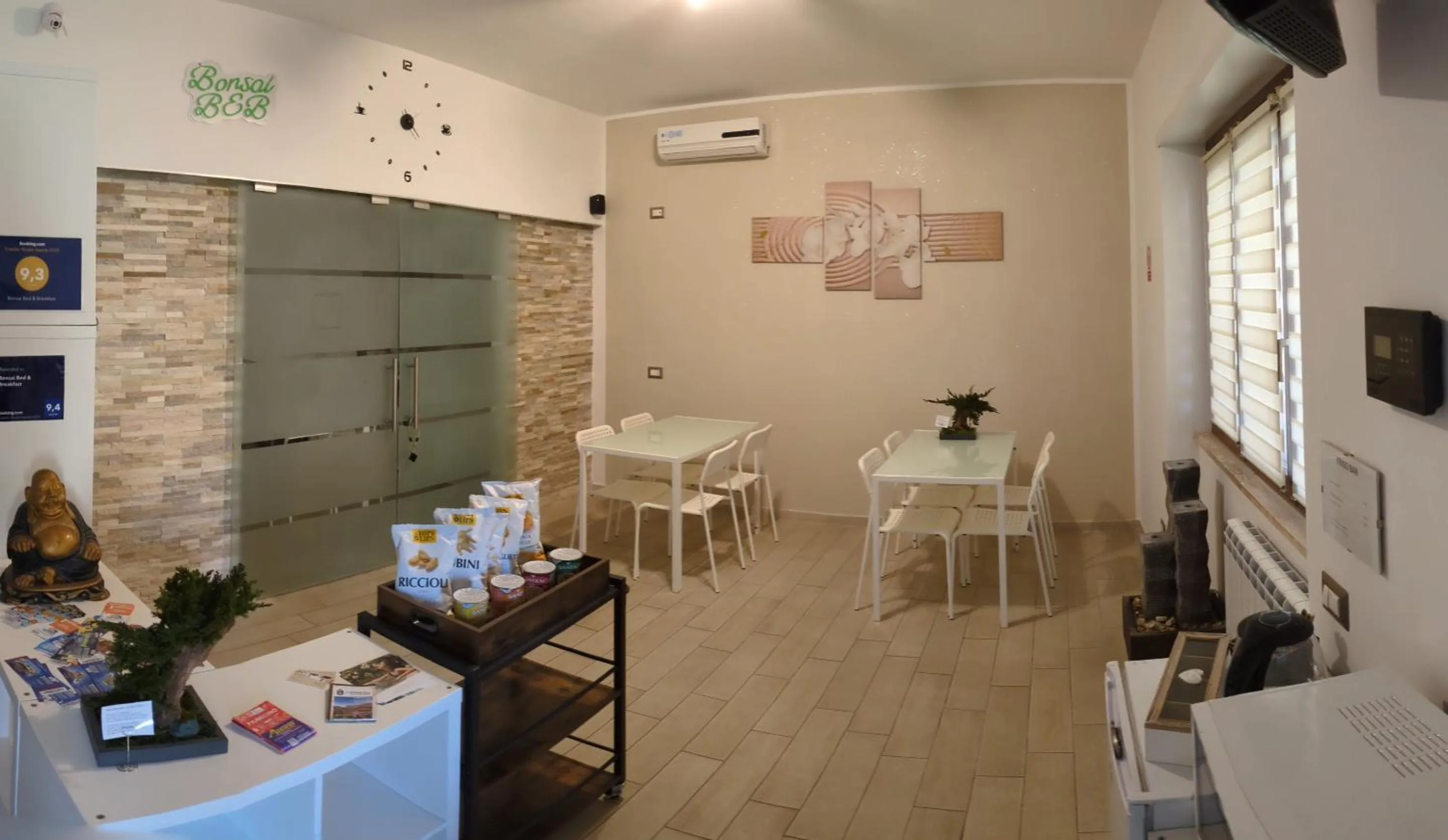 Lounge or bar in Bonsai Bed & Breakfast