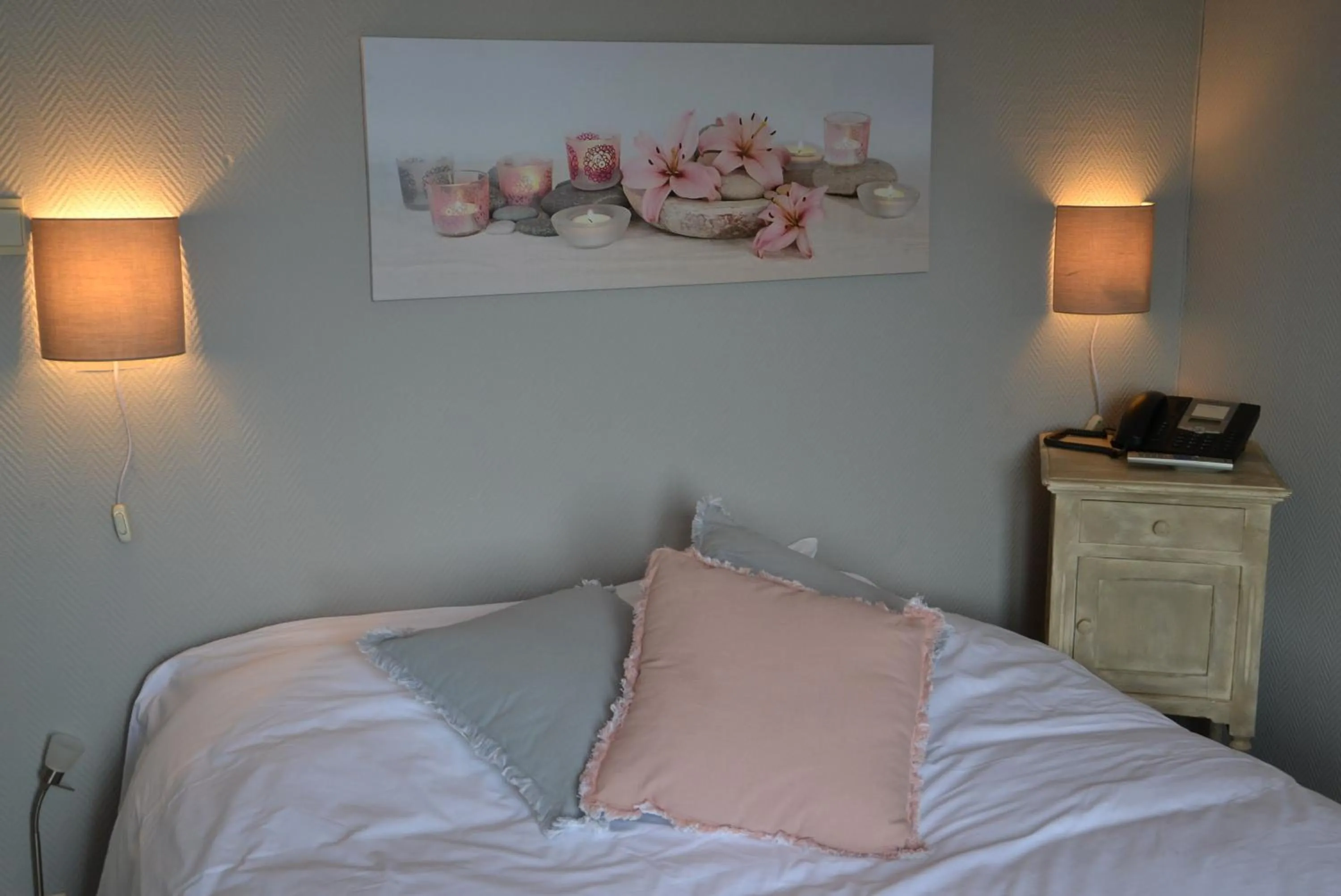Decorative detail, Bed in Auberge Le Relais