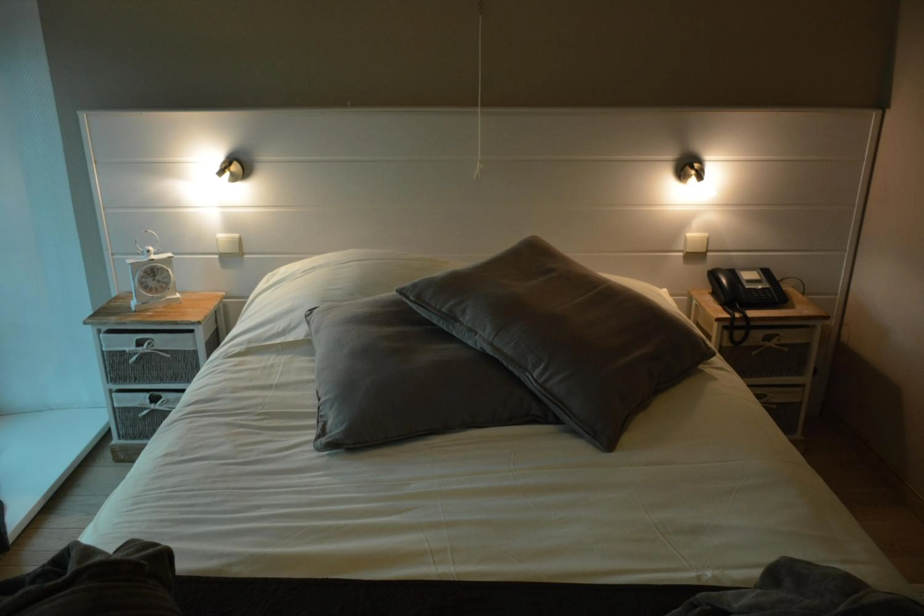 Decorative detail, Bed in Auberge Le Relais