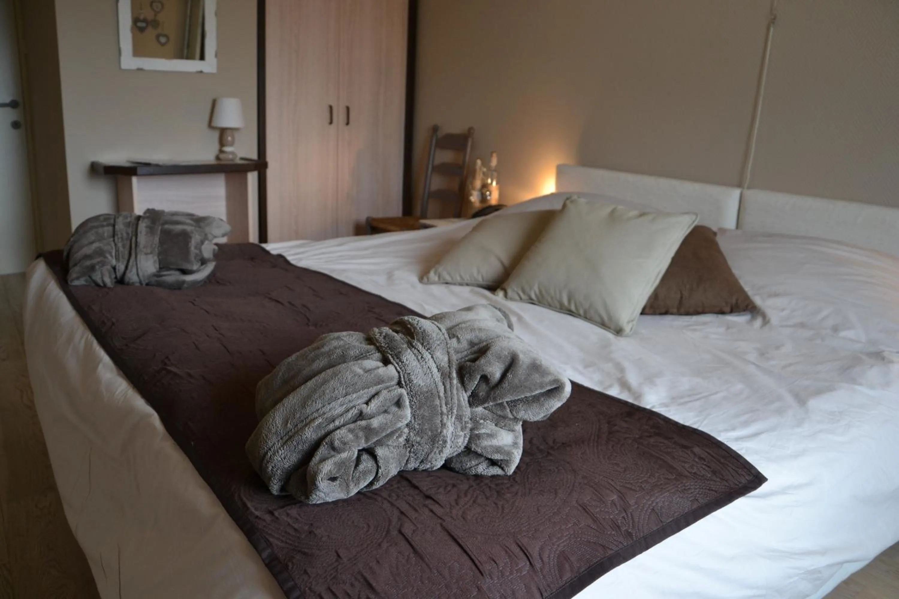 Photo of the whole room, Bed in Auberge Le Relais