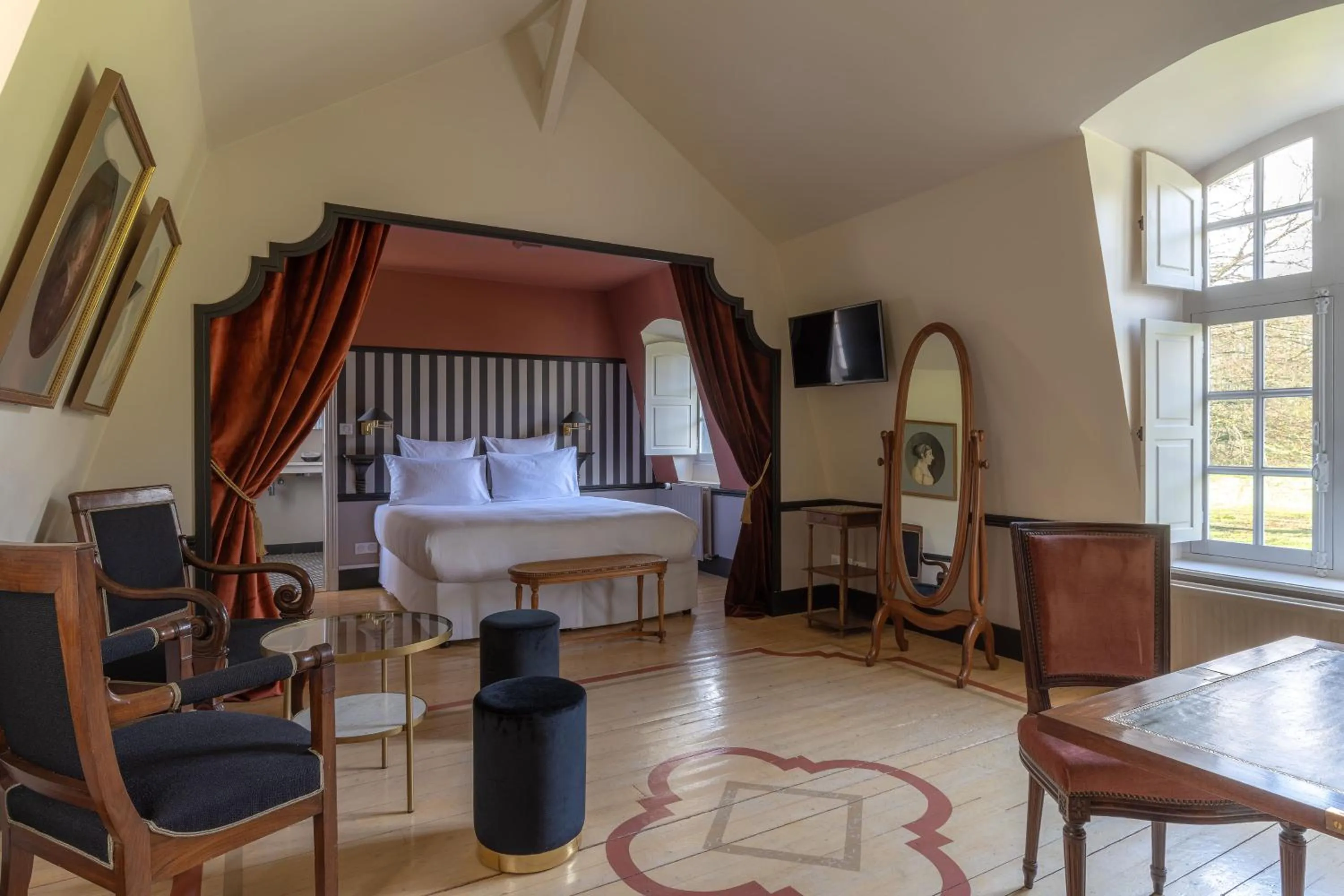Bedroom, Bed in Le Château d'Etoges - Champagne