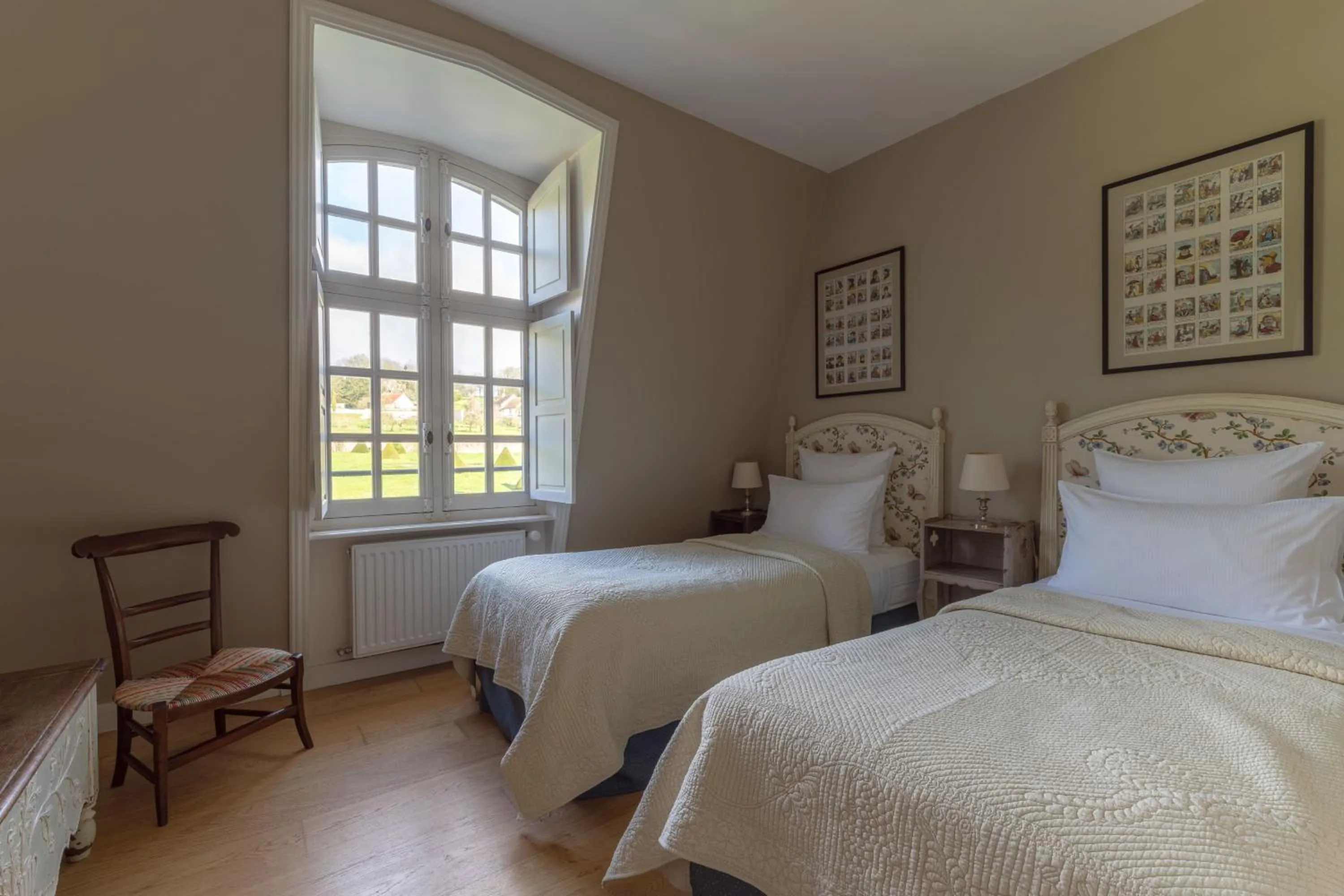 Bedroom, Bed in Le Château d'Etoges - Champagne