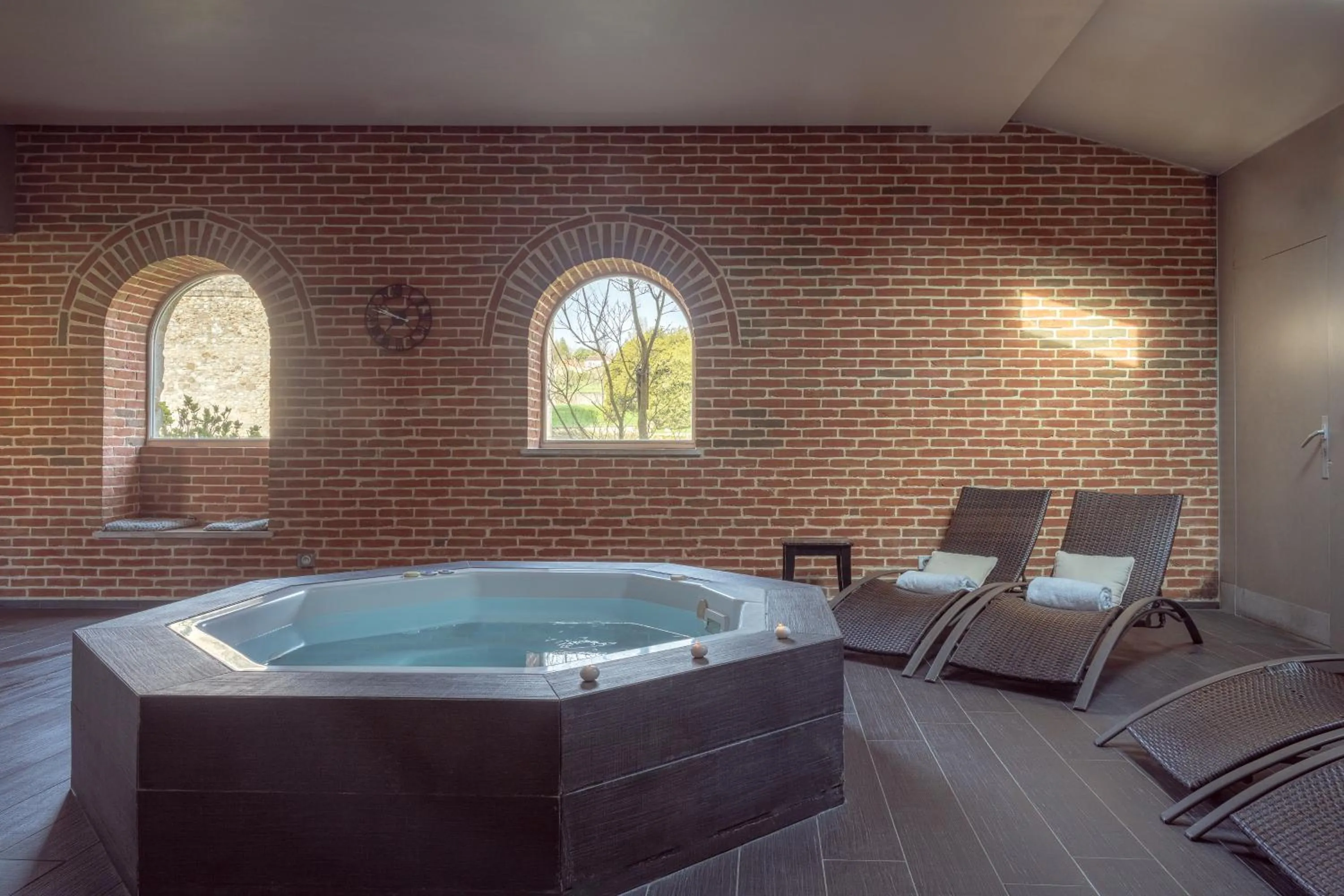 Hot Tub in Le Château d'Etoges - Champagne