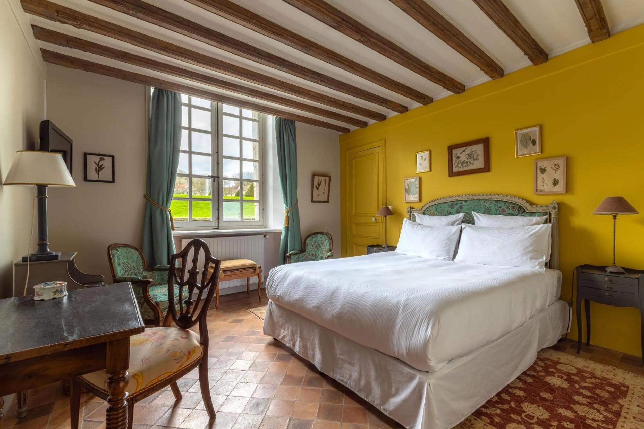 Photo of the whole room, Bed in Le Château d'Etoges - Champagne