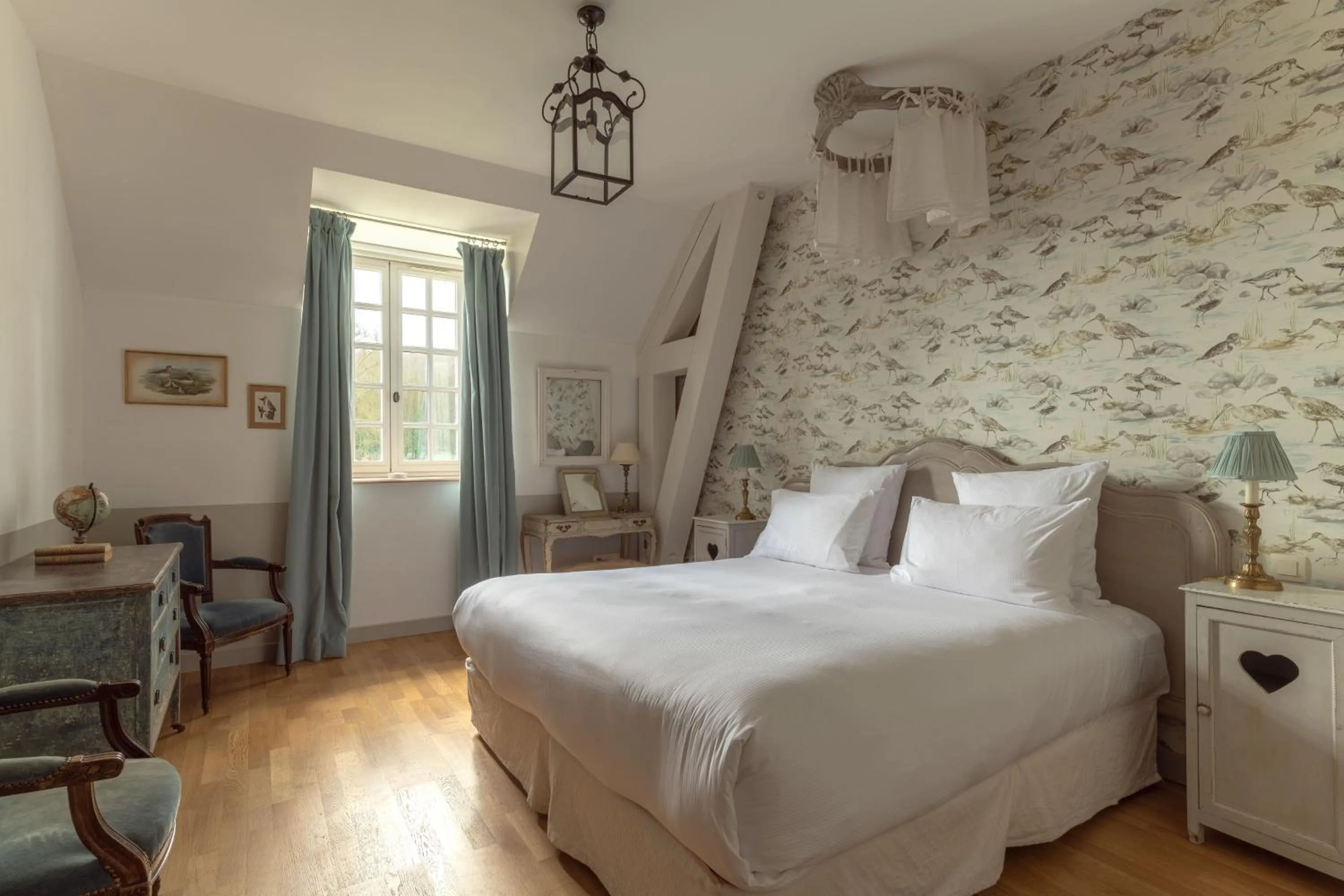Bedroom, Bed in Le Château d'Etoges - Champagne