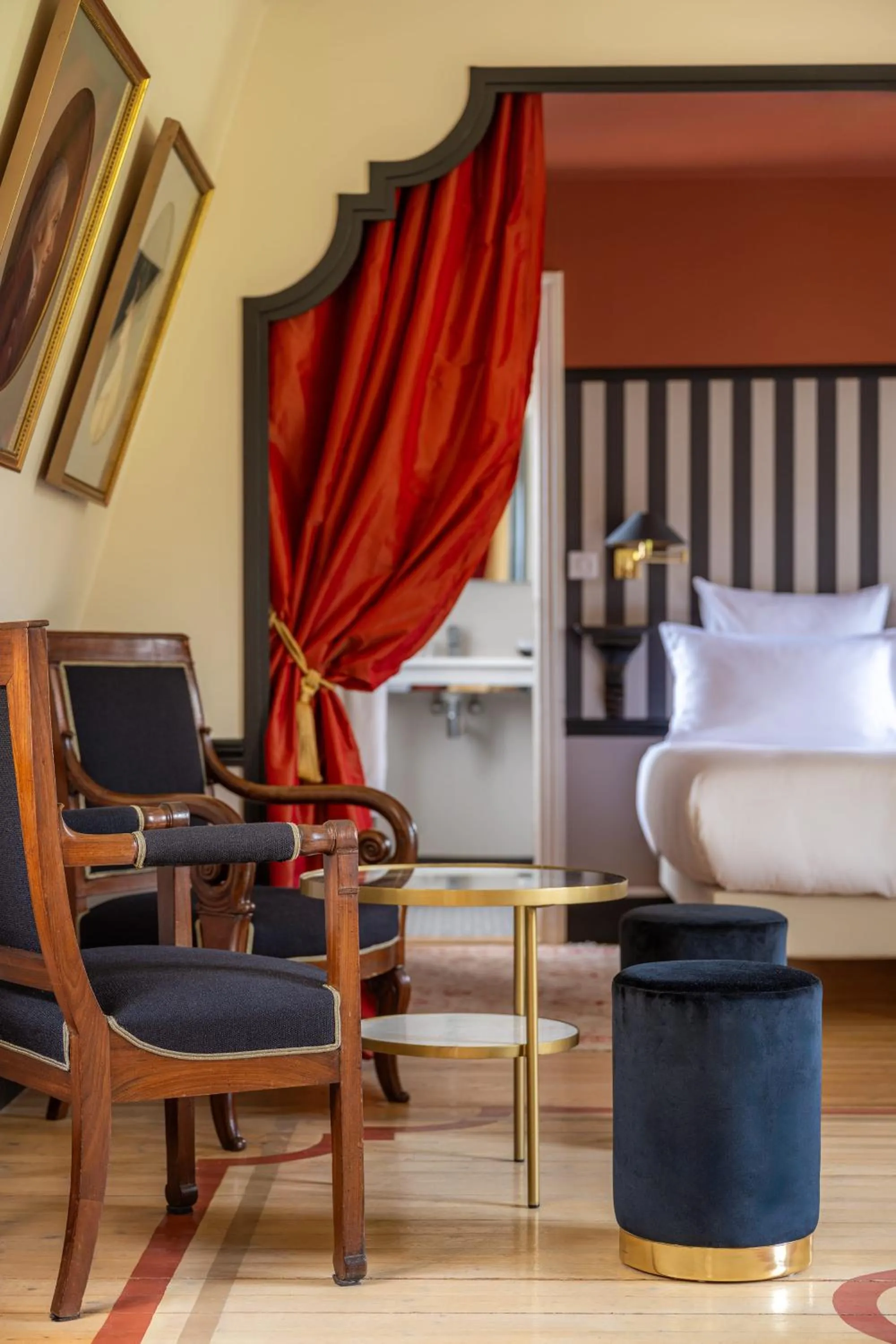 Bedroom, Bed in Le Château d'Etoges - Champagne