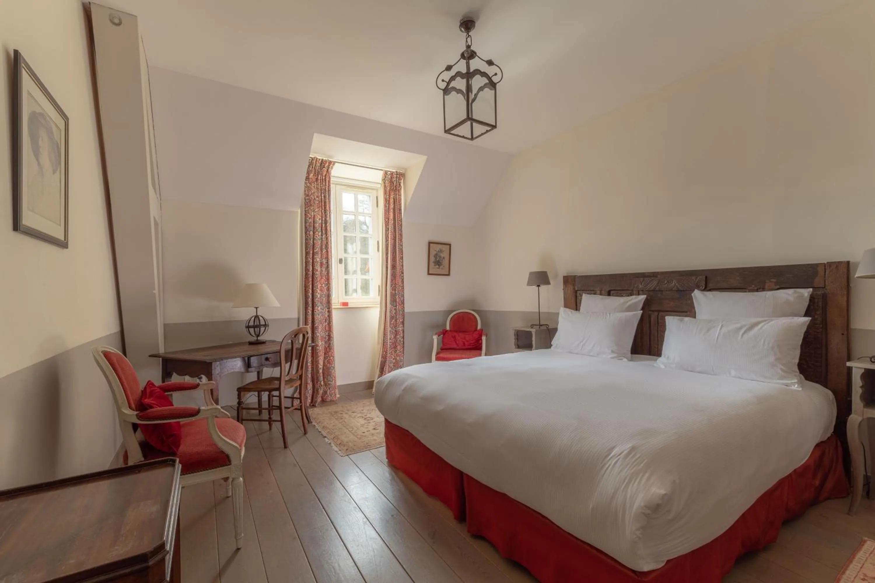 Bedroom, Bed in Le Château d'Etoges - Champagne