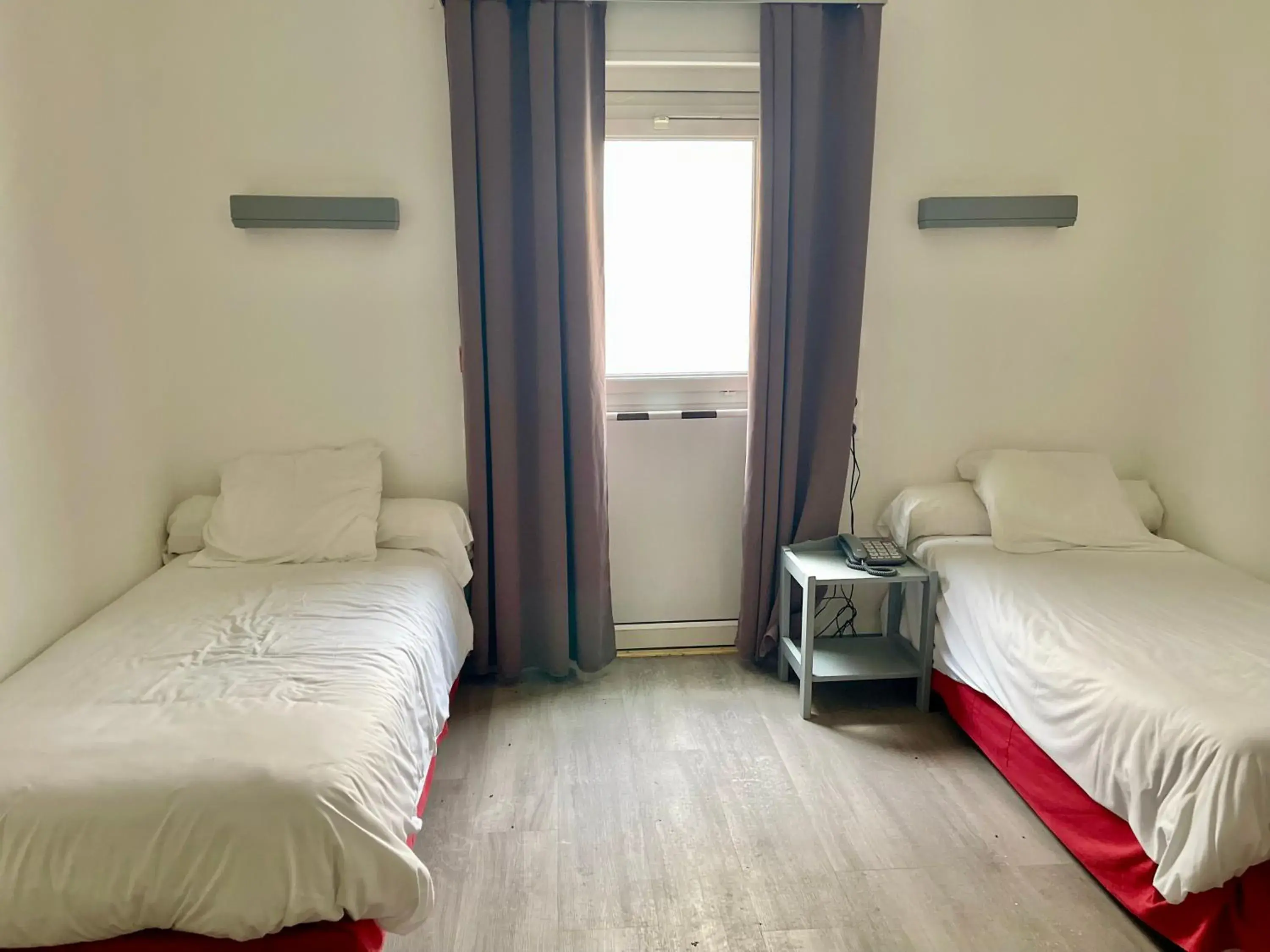 Twin Room - Disability Access in Auberge Champenoise Twin Room - Disability Access in Auberge Champenoise