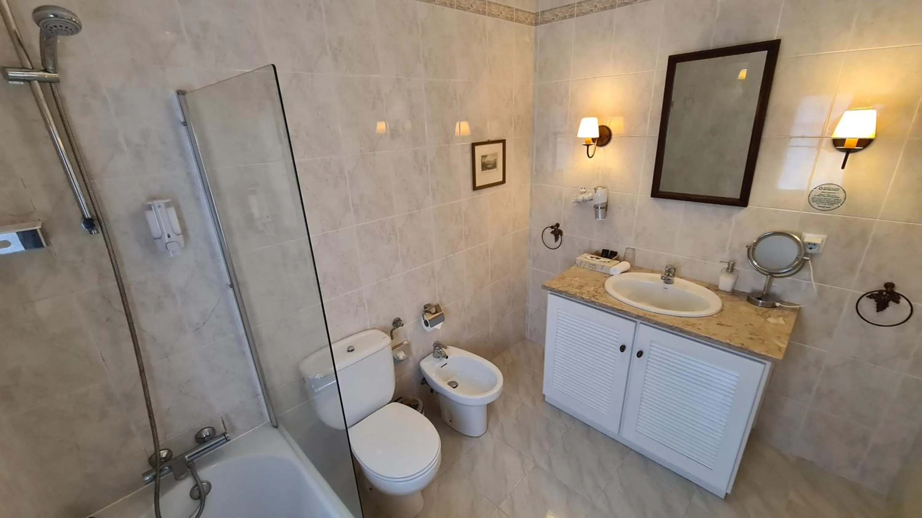 Shower in Quinta do Cabo Guesthouse